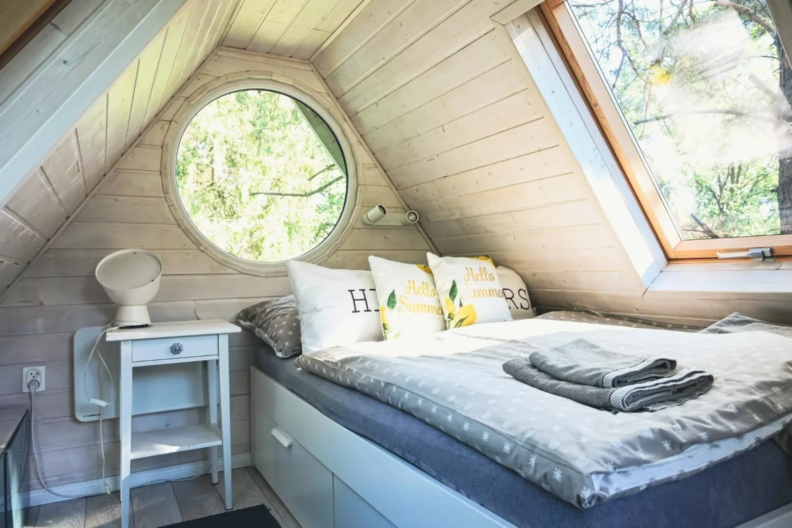 Dom w Starych Czaplach z domkiem na drzewie-Bedroom