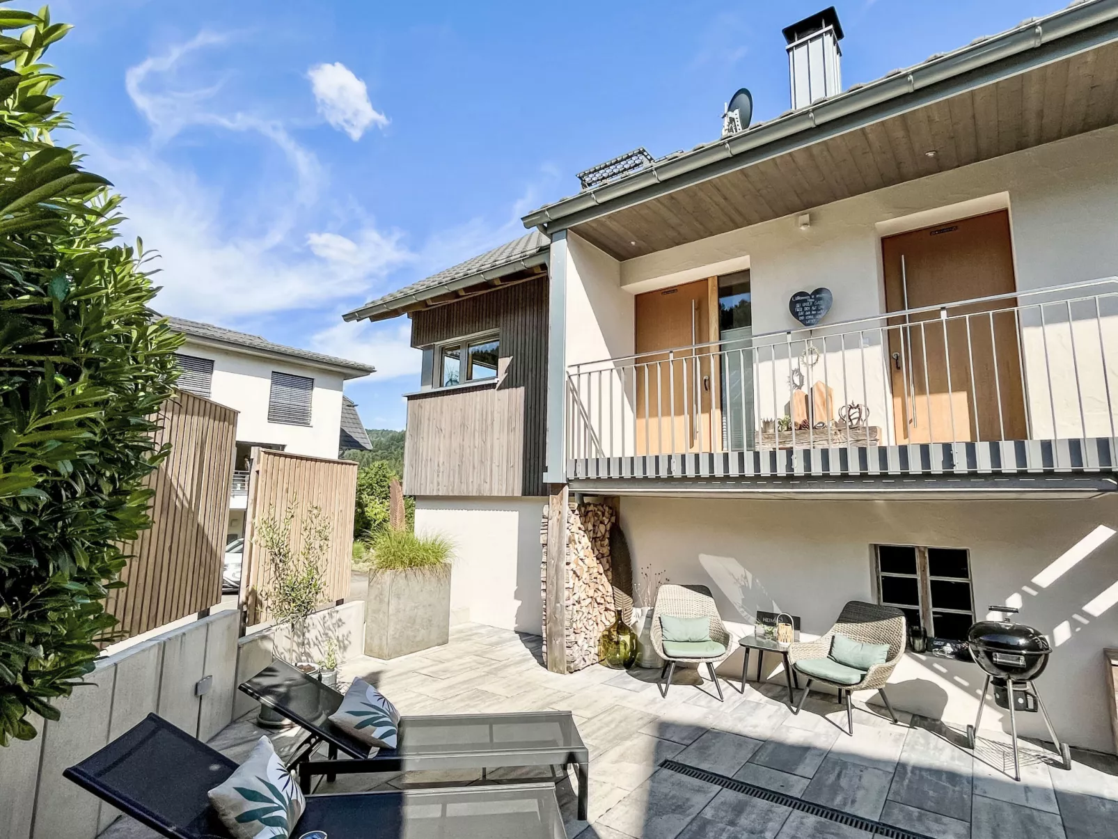 Kinast (HFT201)-Outside