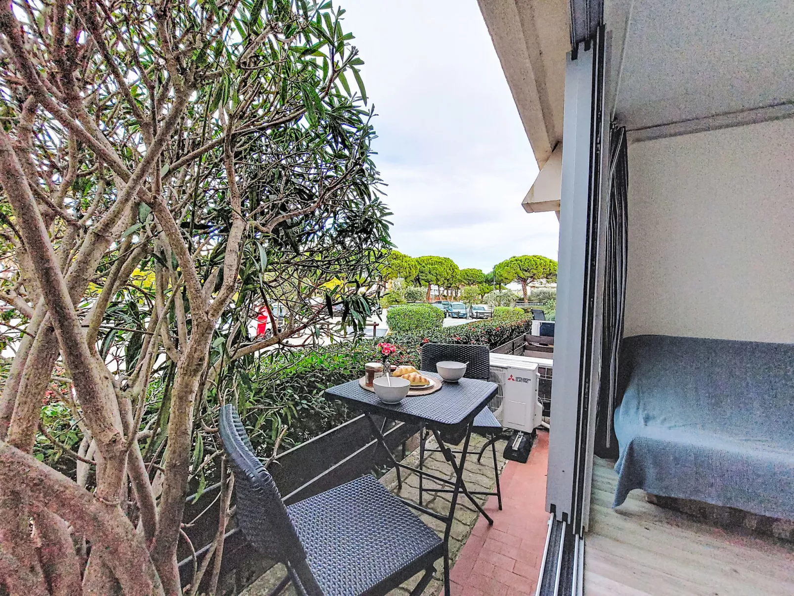 Escale Port - Outside