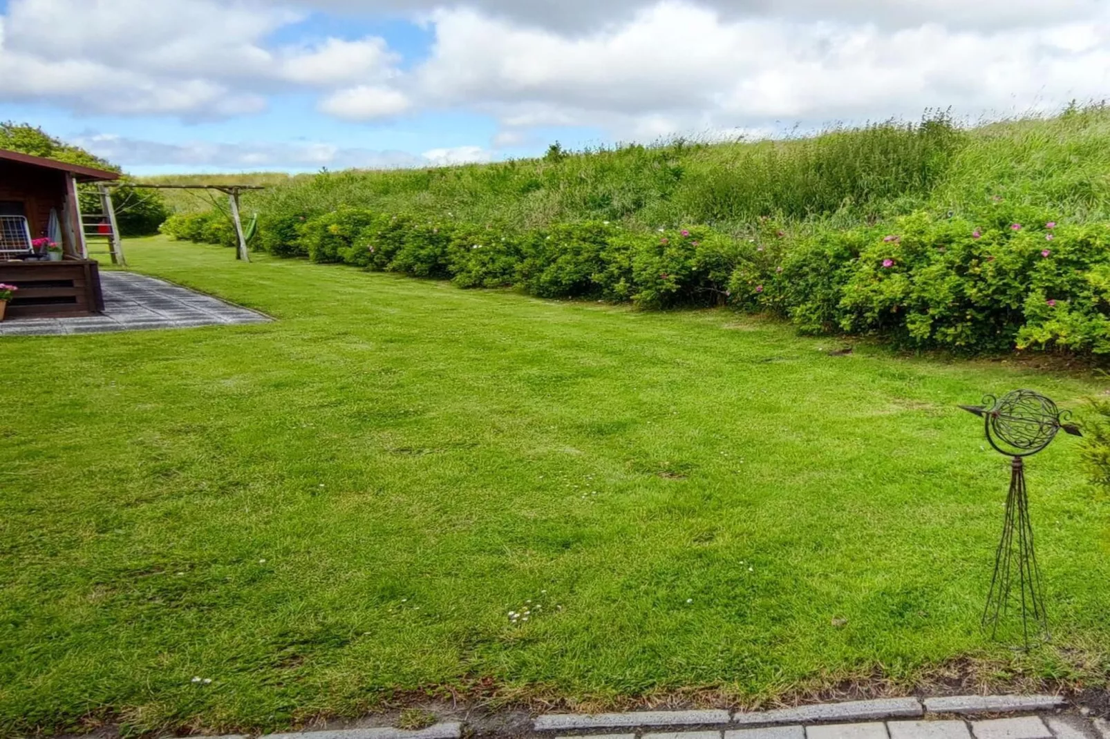 112041-Gardens in summer