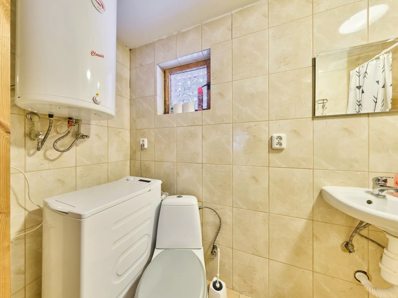 Chaloupka U lesa-Drinnen