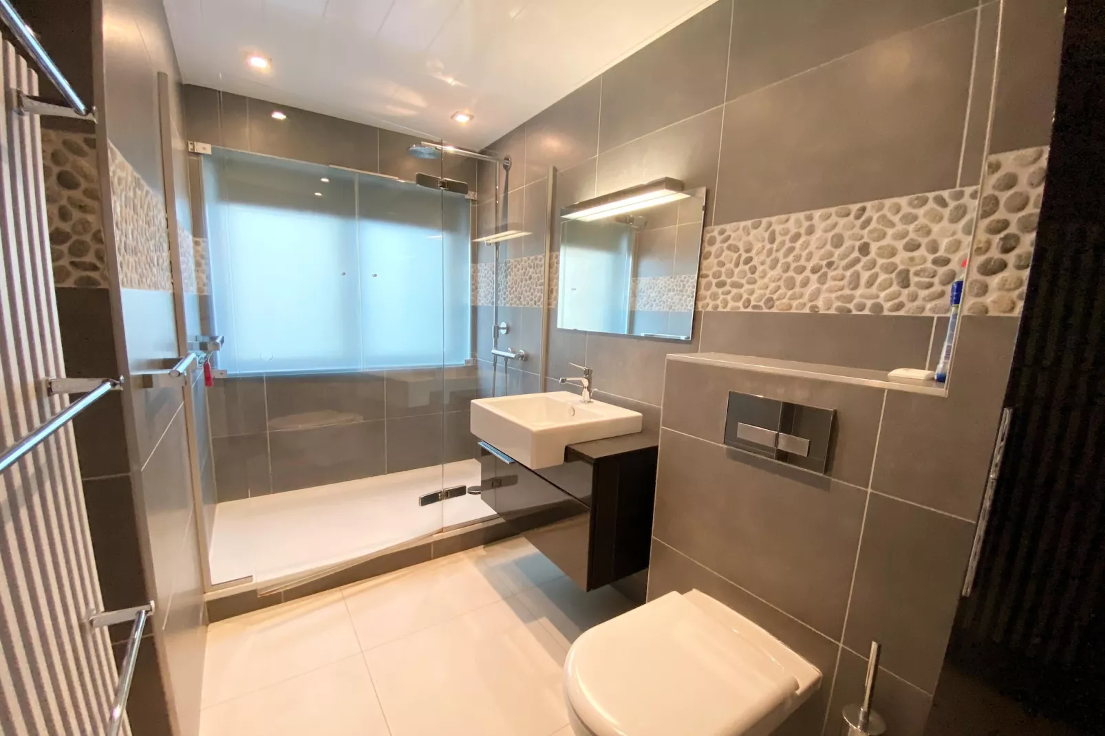 BEAULIEU 0602PK-Bathroom