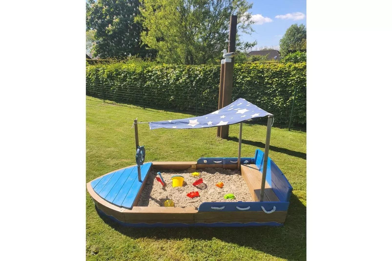 291420-Gardens in summer