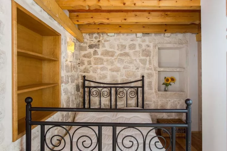 Apartment Le Galion- Two Bedroom Apartment with Partial Sea View-Schlafzimmer