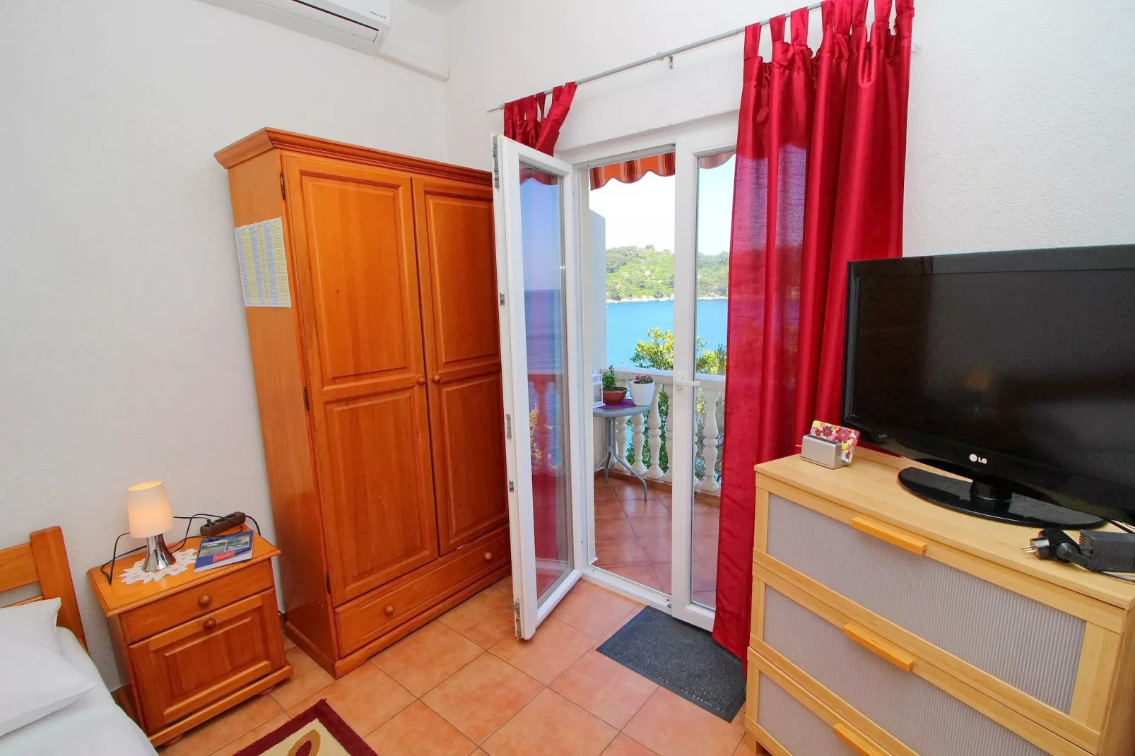 Apartments Filipović - Comfort One-Bedroom Apartment with Balcony and Sea View (A2)-Indoor