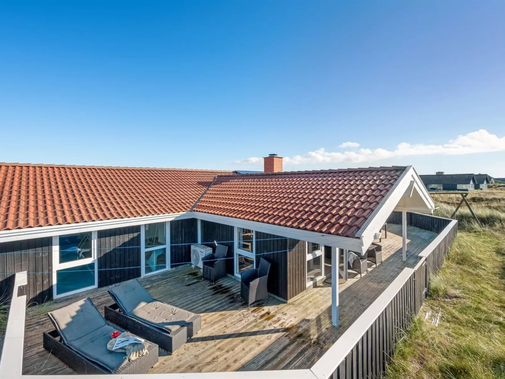 "Jaana" - 10m from the sea - Outside