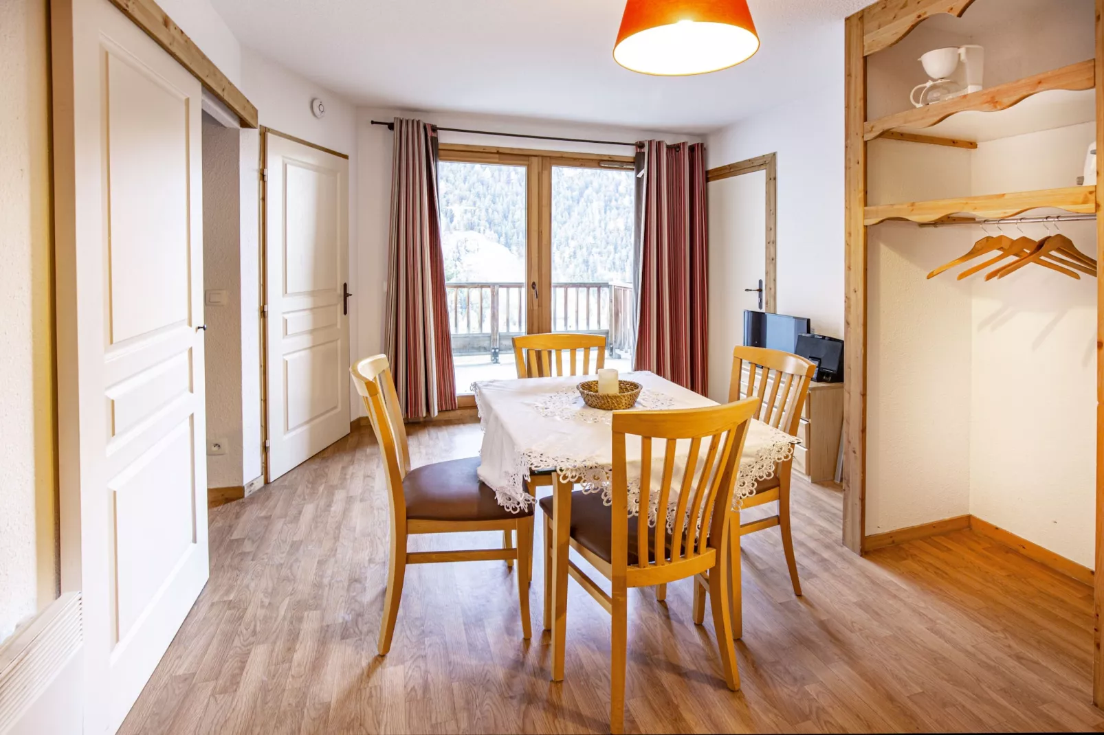 Hameau 8 202 - SPA & PISCINE appartement 4 pers - Wohnzimmer