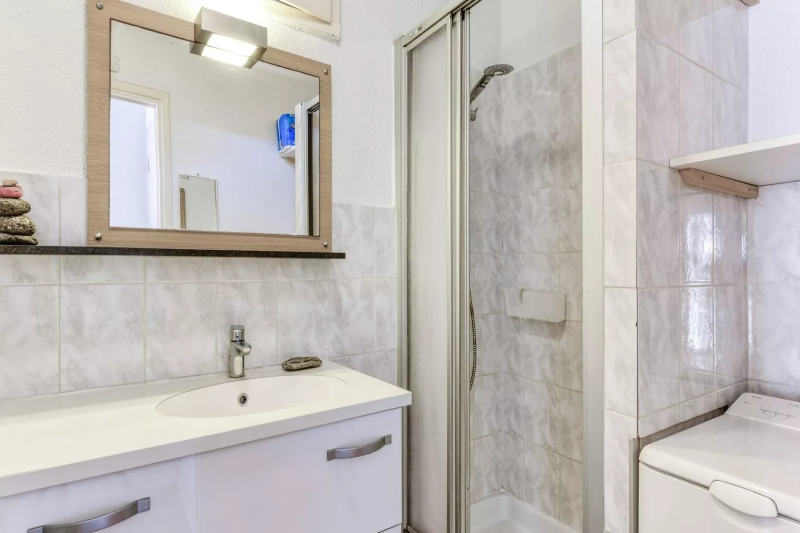 Port La Roquille N°98 - 2P6C-Salle de bain