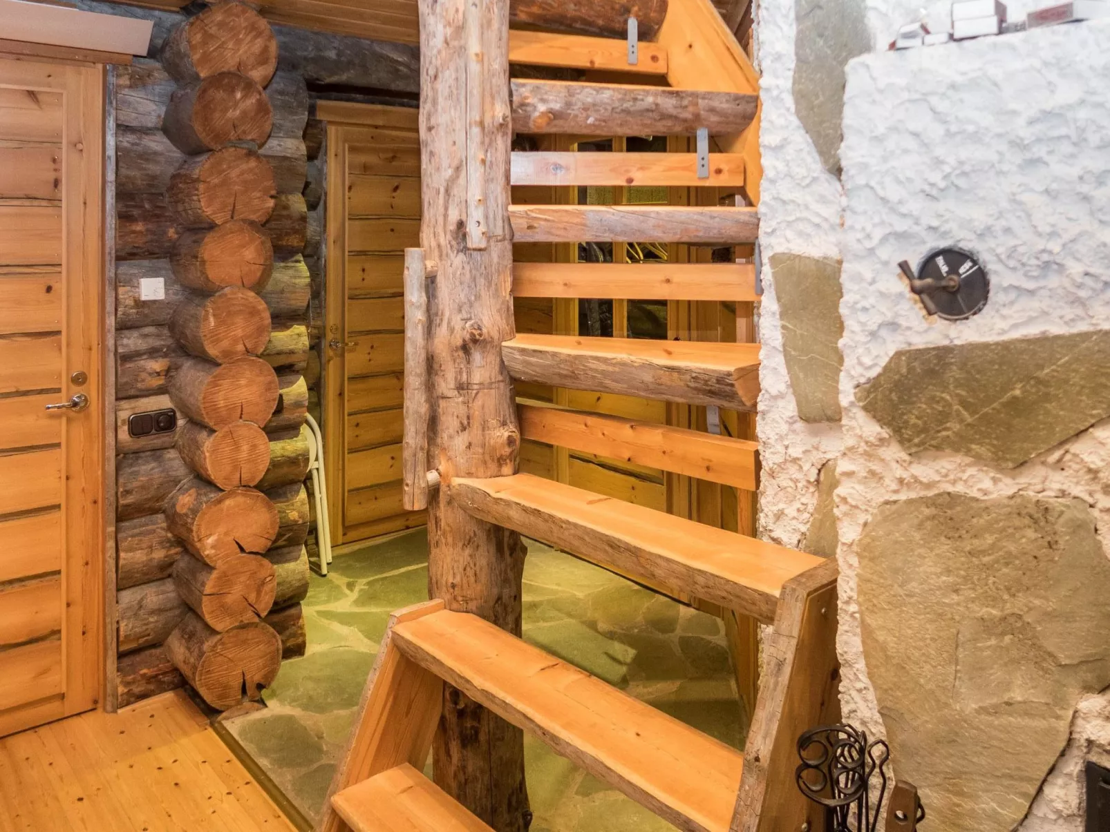 Ykkösruka 3, 3a - Drinnen