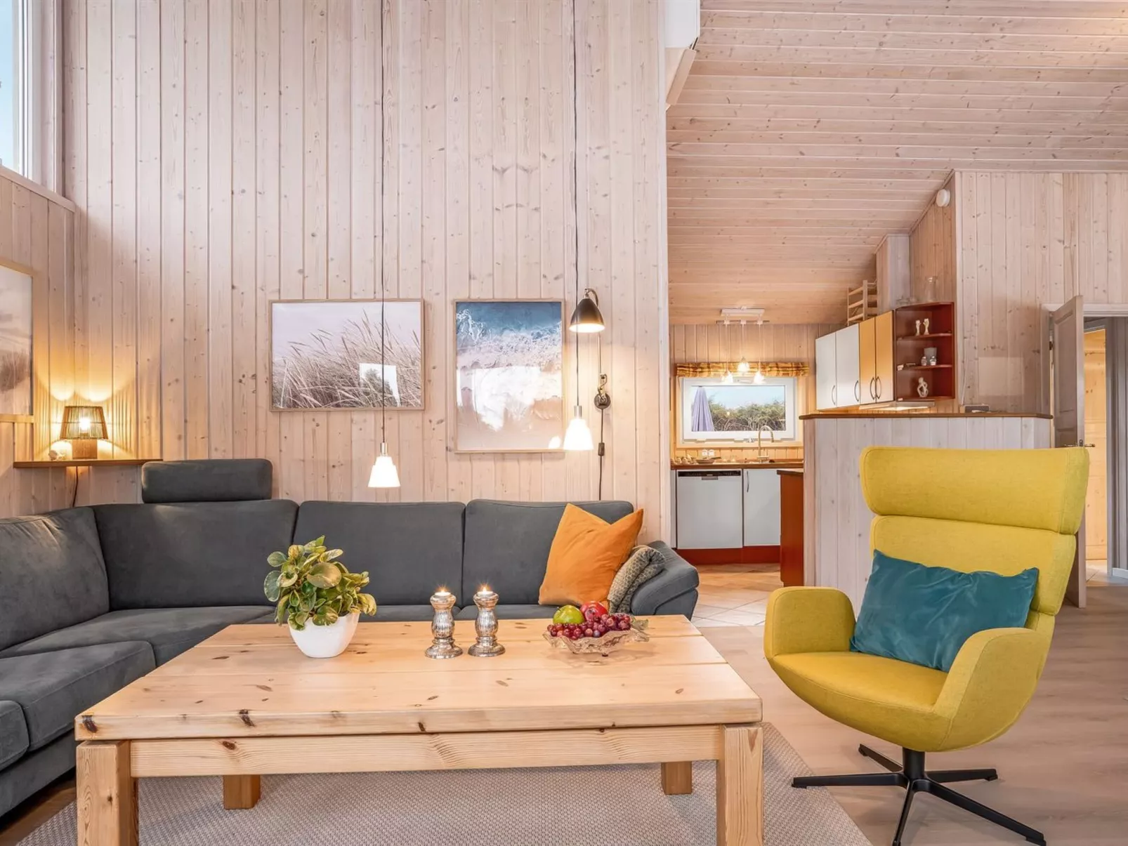 "Henne" -  from the sea-Drinnen