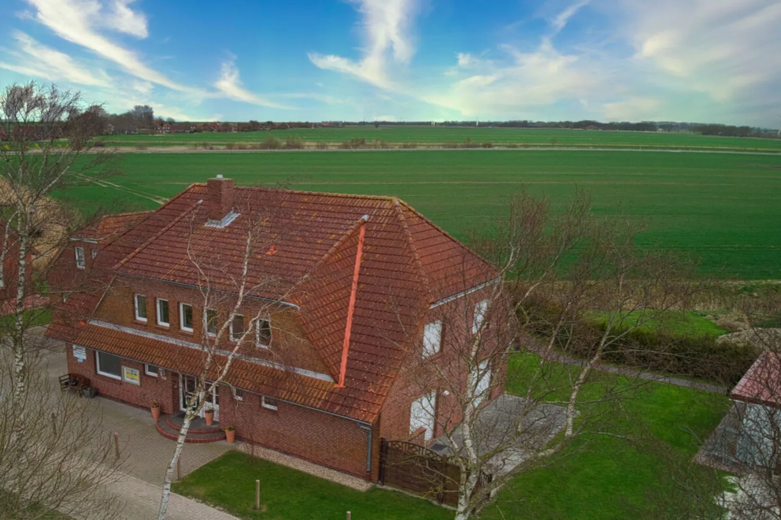 97815-Exterior in summer