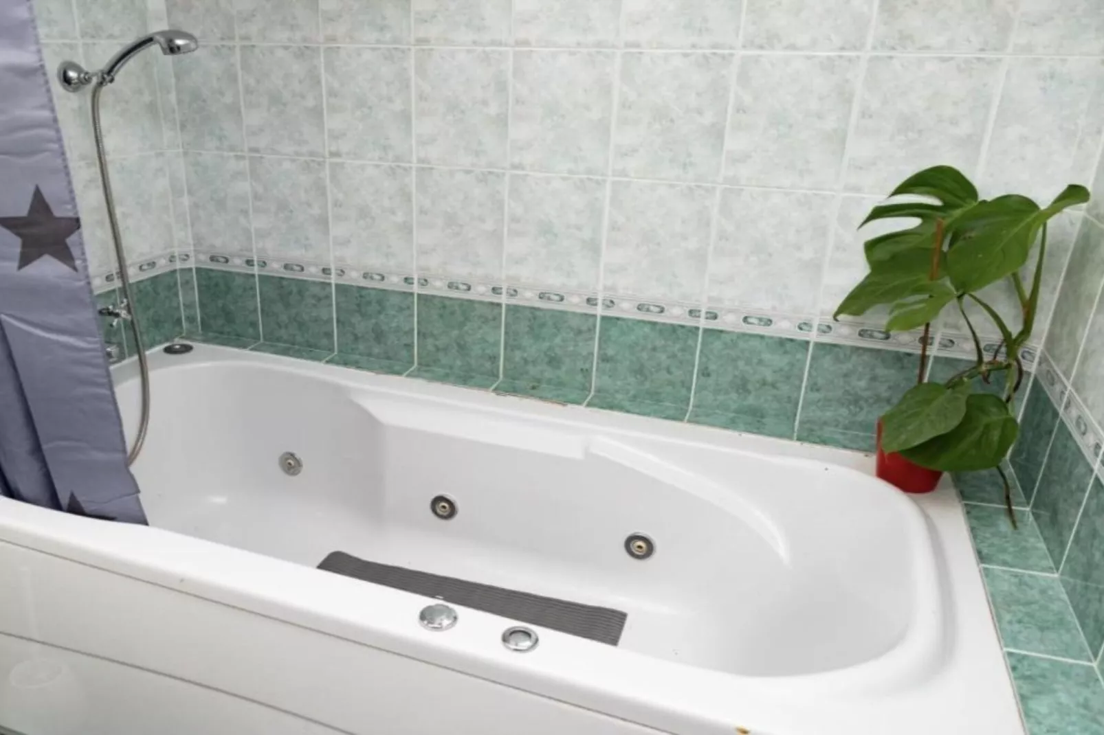 One Bedroom Dream Room (2)-Bathroom