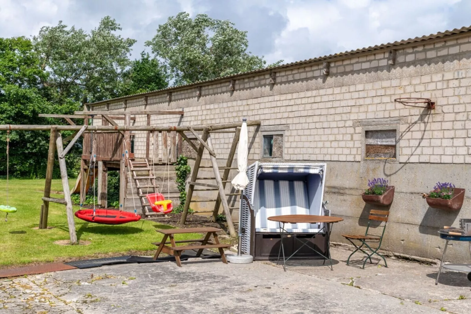 612329-Gardens in summer