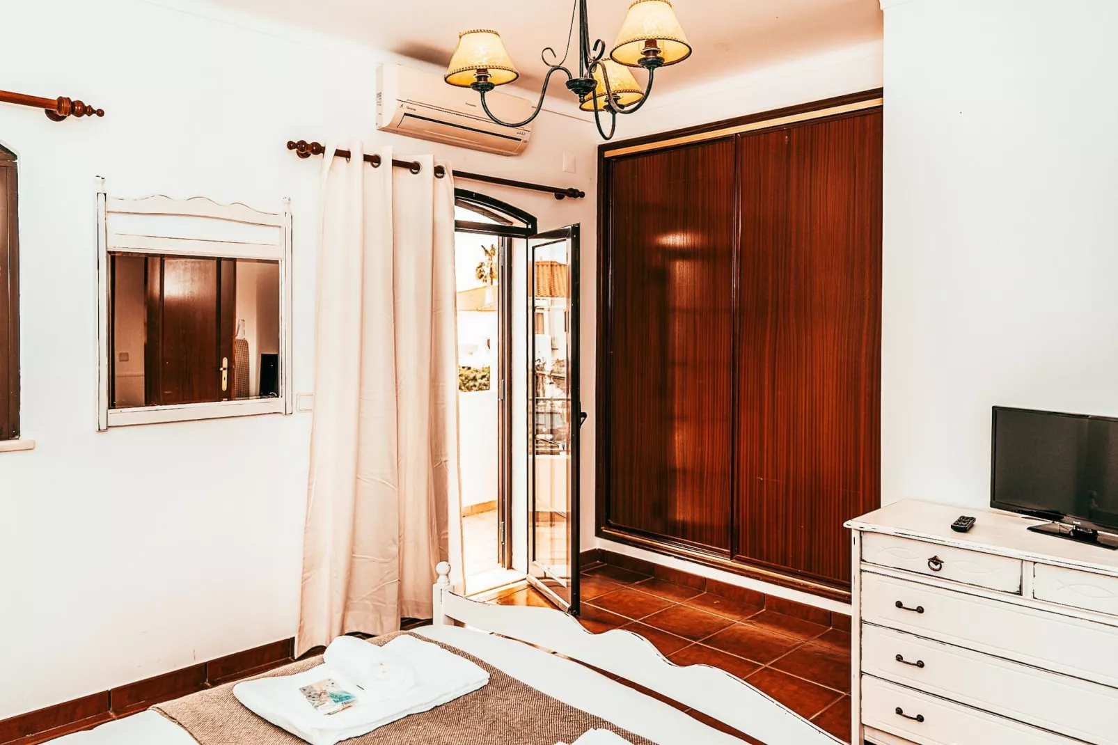 Altura Beach Villa by GT House-Bedroom