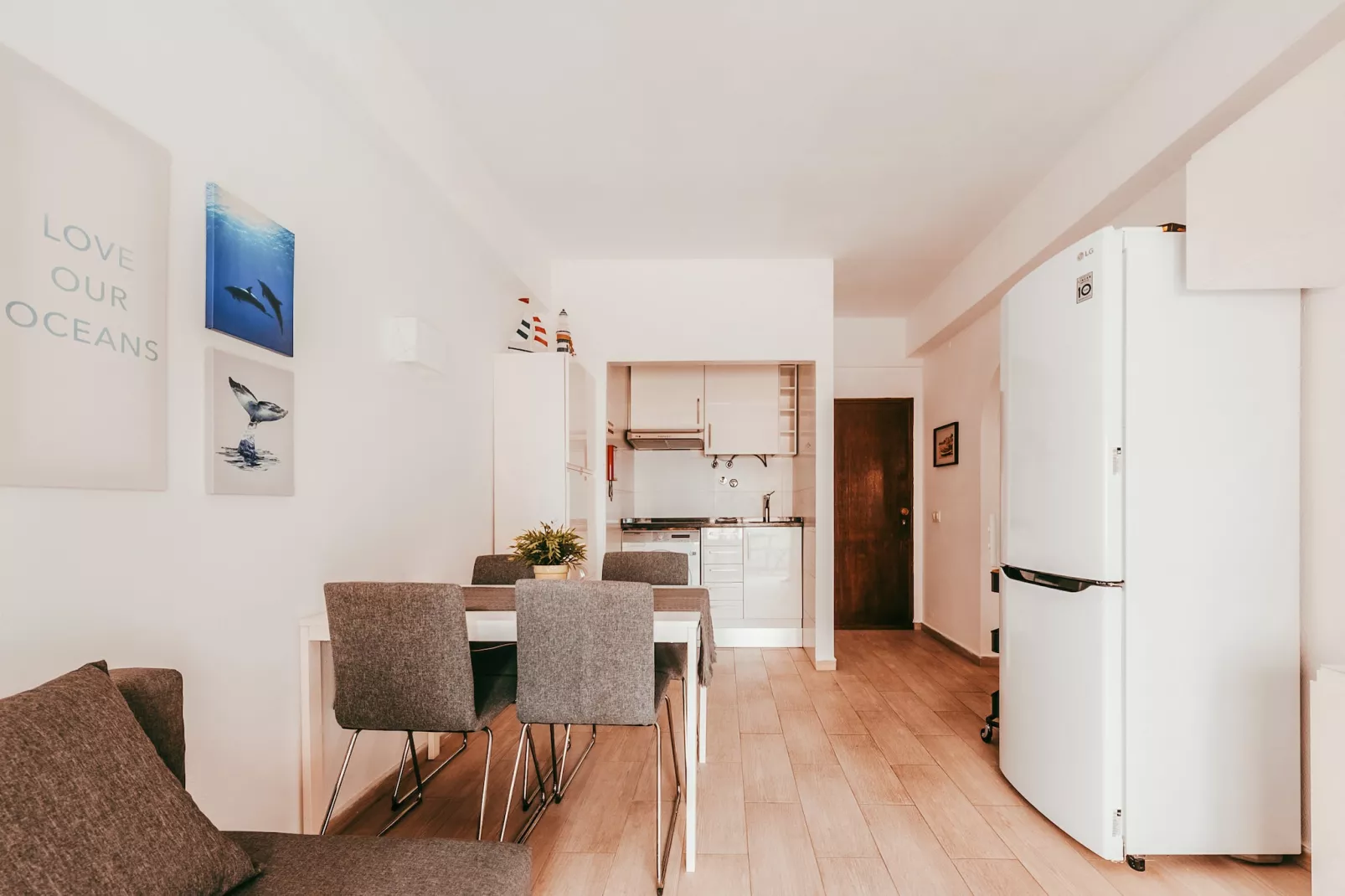 Beach House By Gt House-Dining room