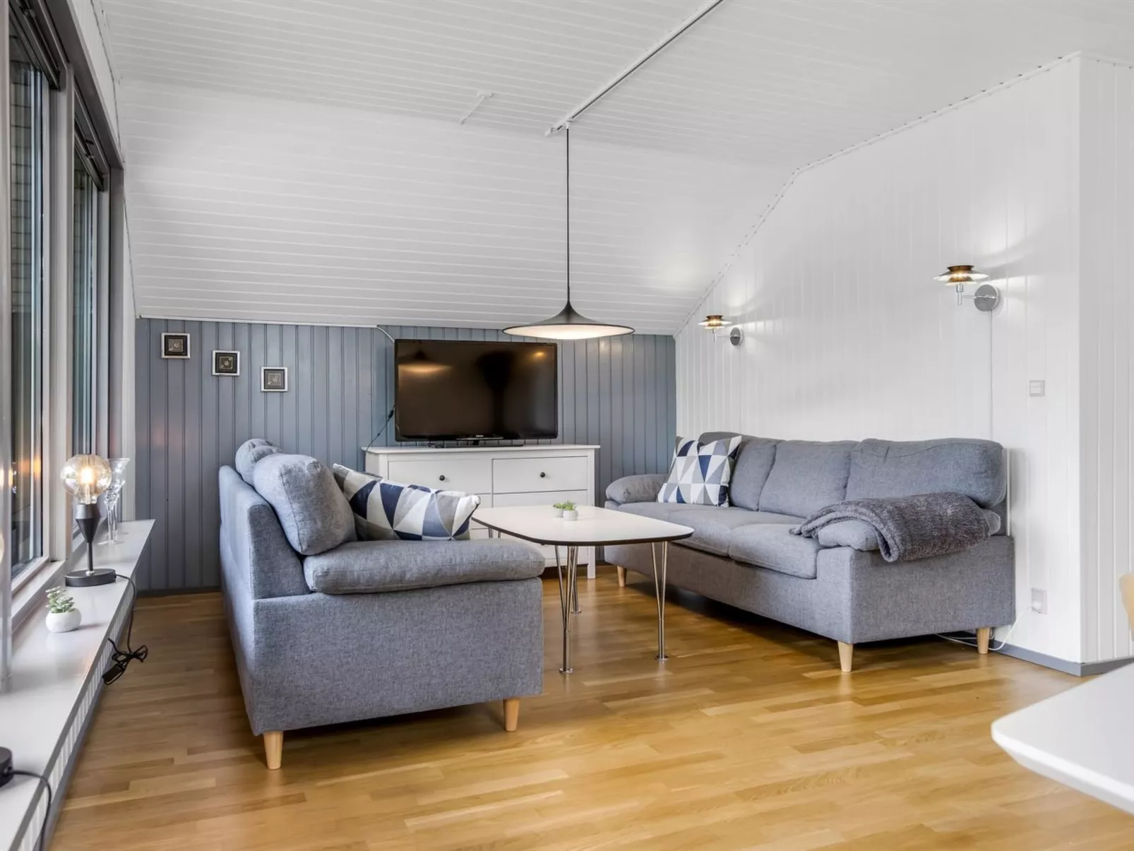 "Emiljan" -  from the sea-Dedans