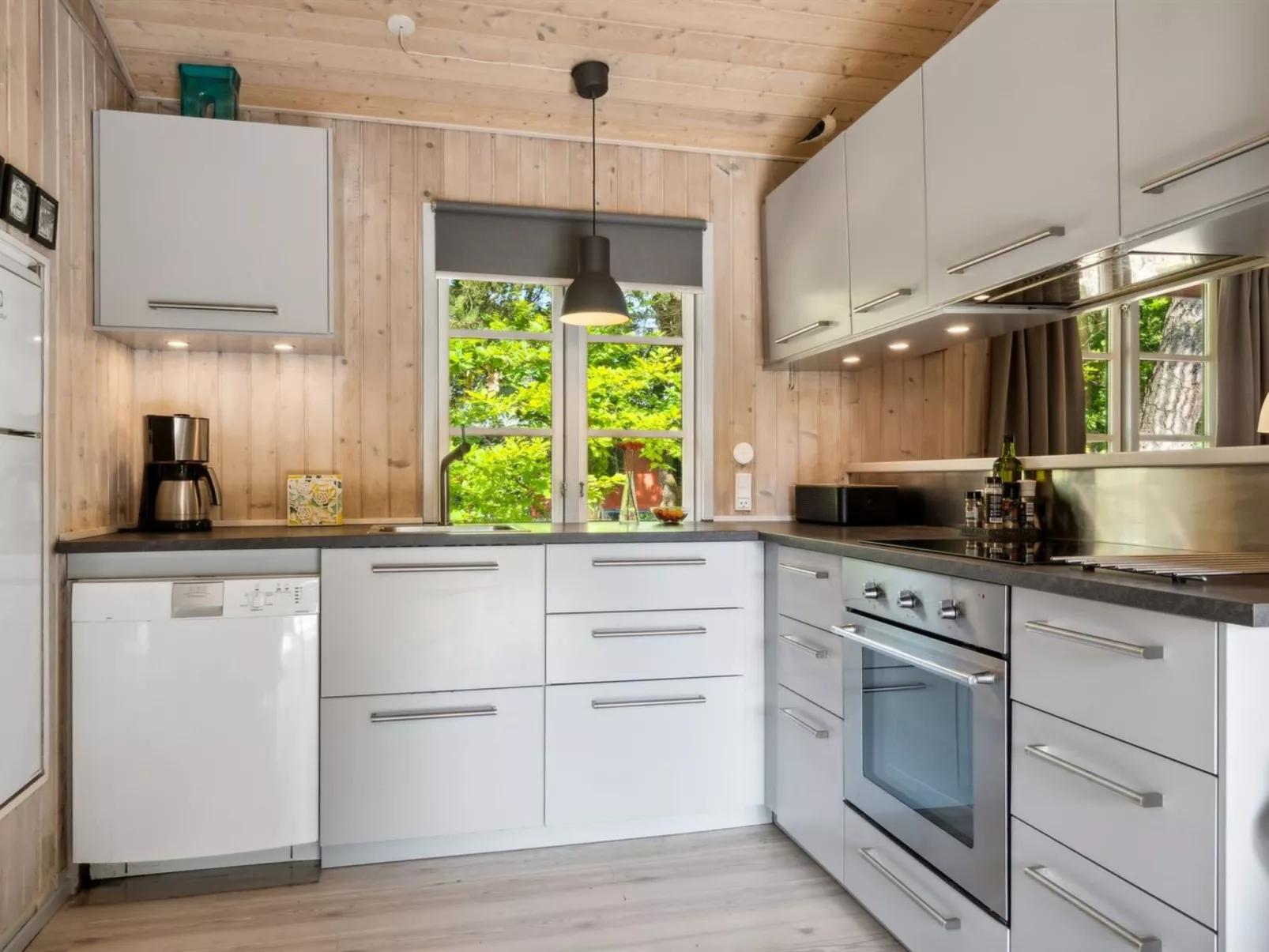 "Wale" - 100m from the sea-Dedans