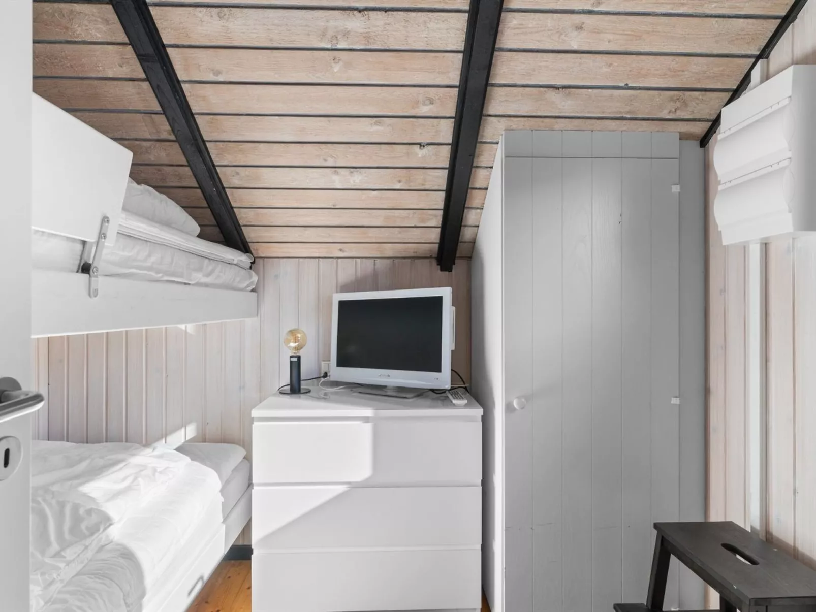 "Allin" - 350m from the sea-Drinnen