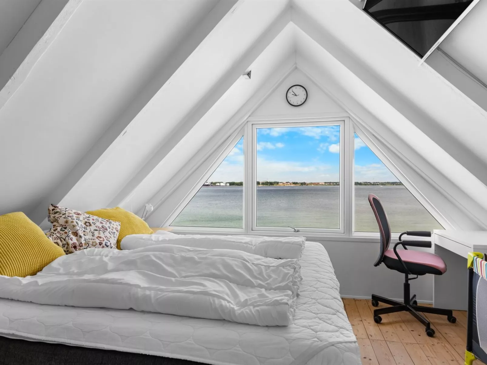 "Yngvy" - 10m from the sea-Drinnen