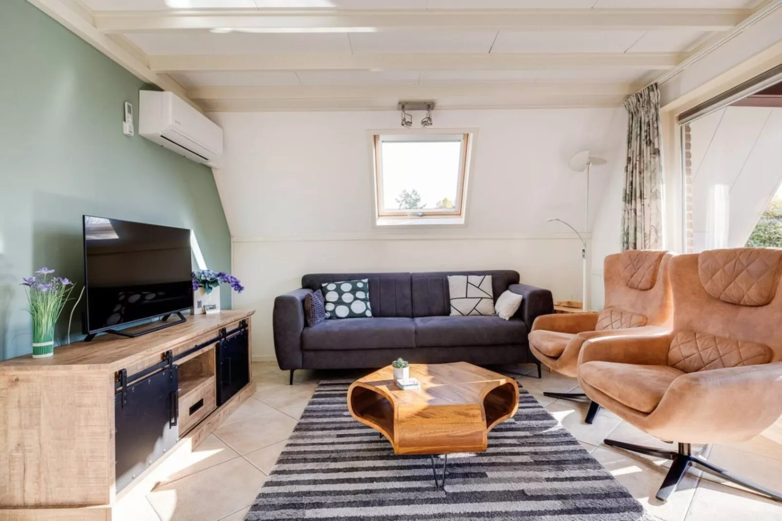 92 | Gaai | Prachtige bungalow nabij natuur-Living room