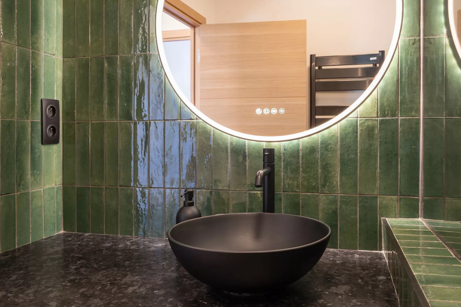 AW-32-LOUIS-BLANC-Untagged