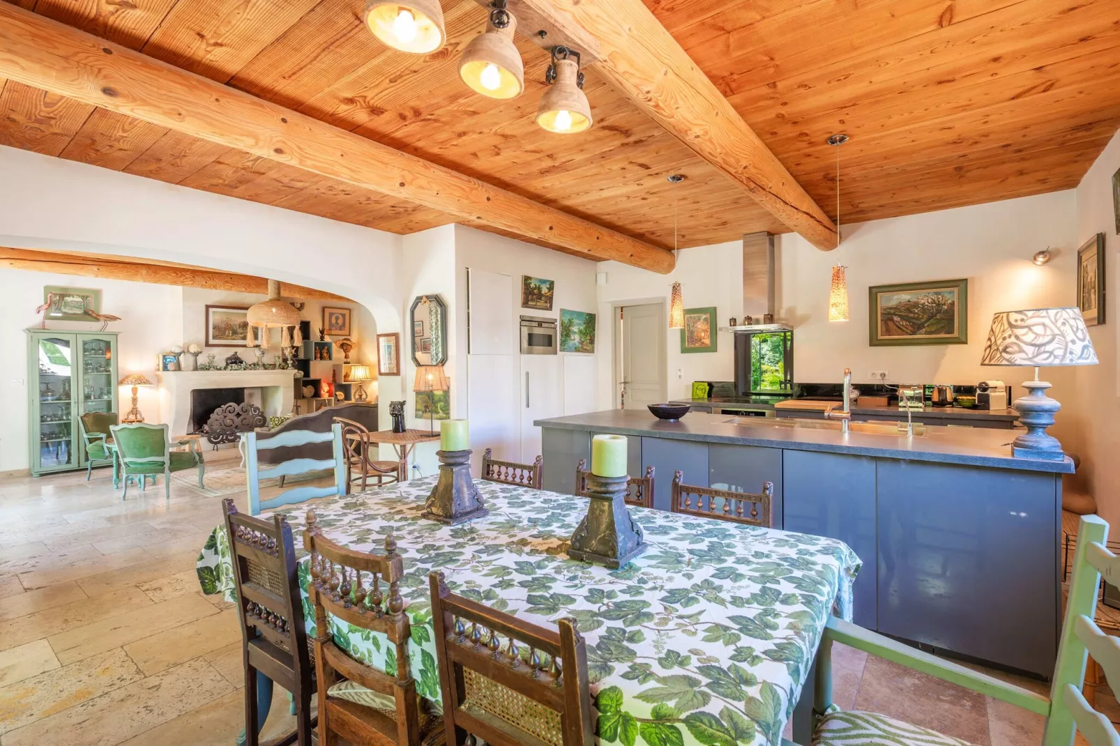 Mas authentique à Paradou Alpilles-Dining room