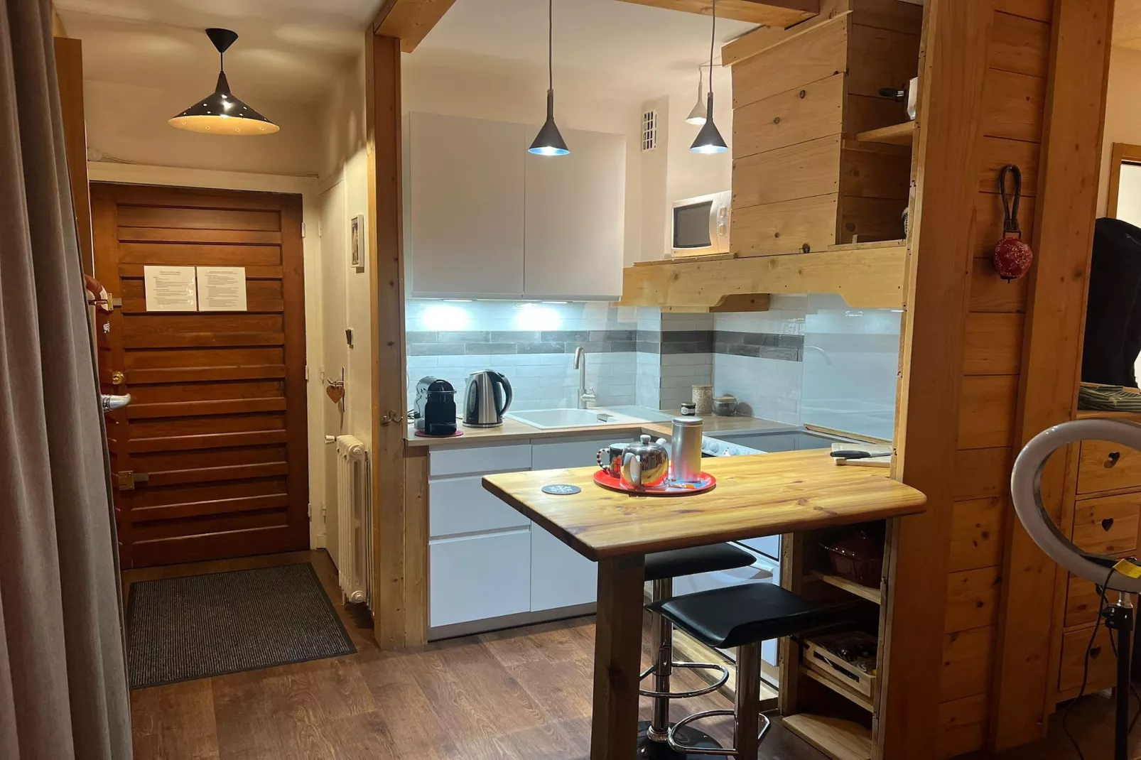 Champagne Powder-Kitchen