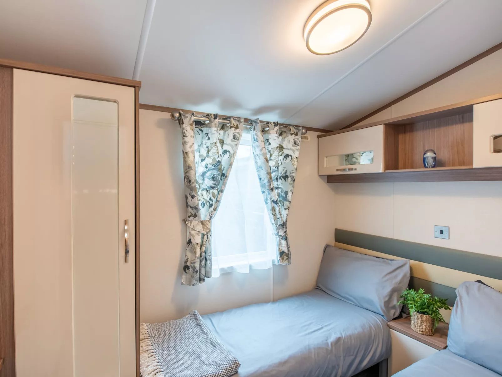 ScottishHighlands.LochNess - Inside