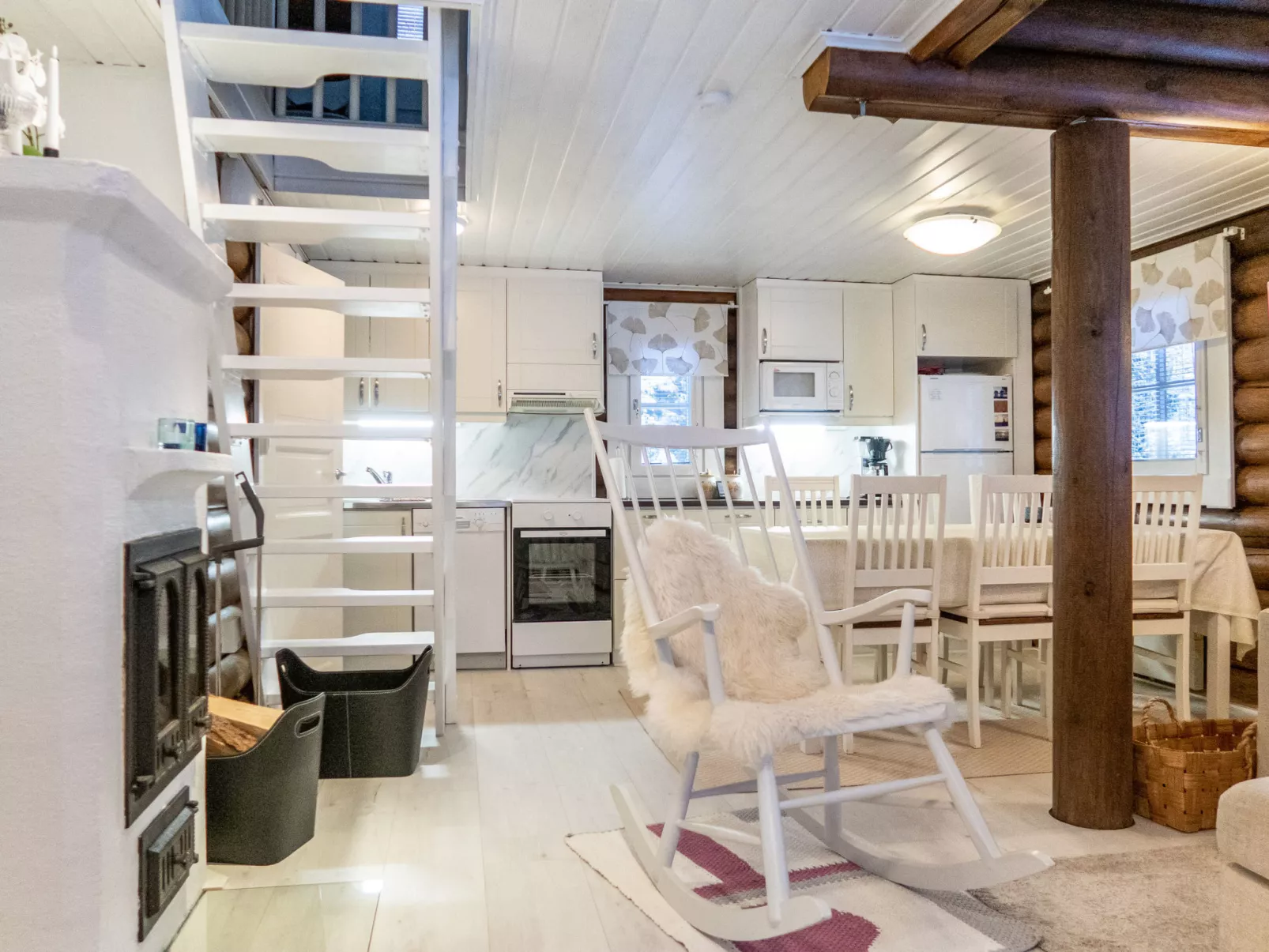 Linnanhelmi (ent. metsäpeura) - Inside