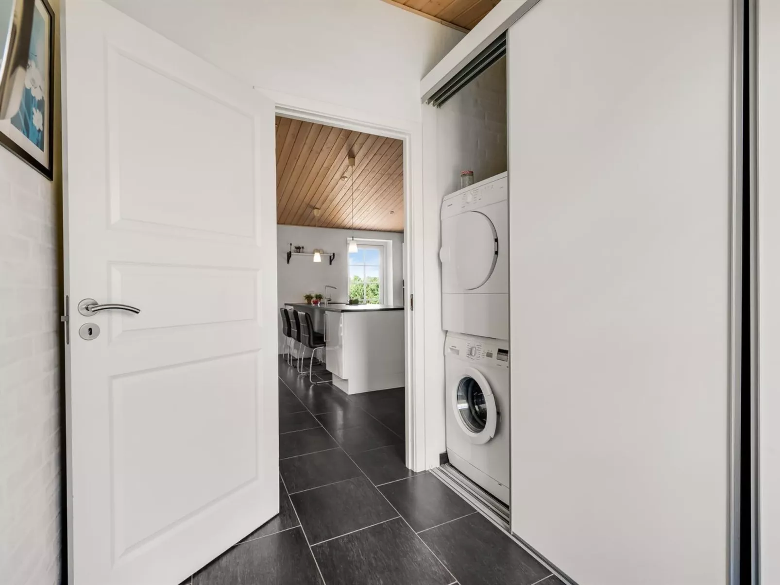 "Sod" - 3.2km from the sea - Inside