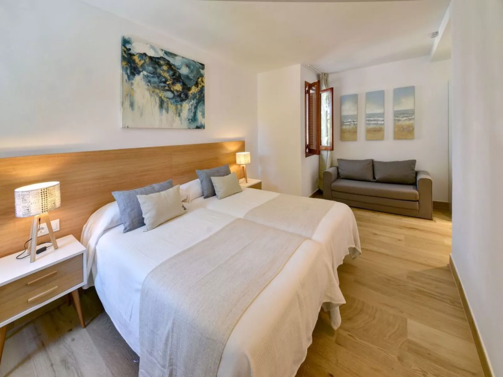 Neu renoviertes, modernes Apartment für 4 Personen, direkt an der Cala Ferrera - Drinnen