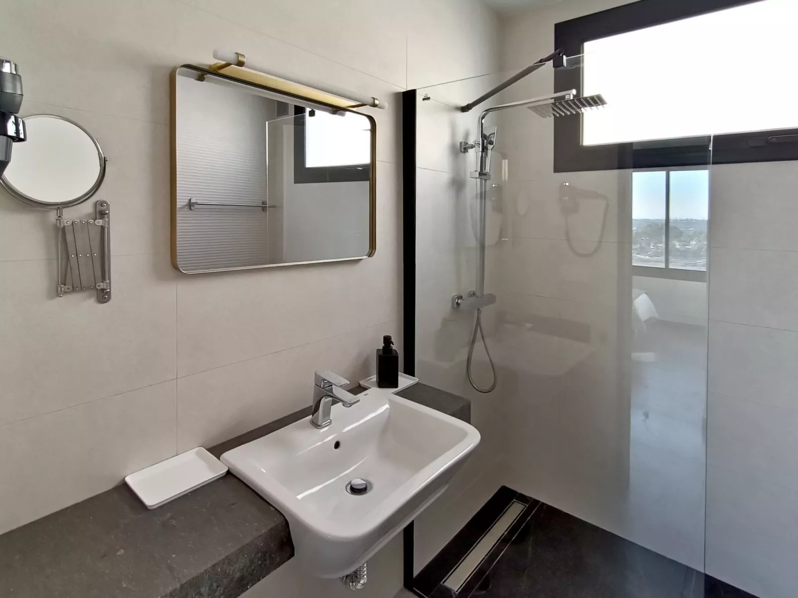 Atemberaubende Villa mit passender Aussicht - Image-tags.info