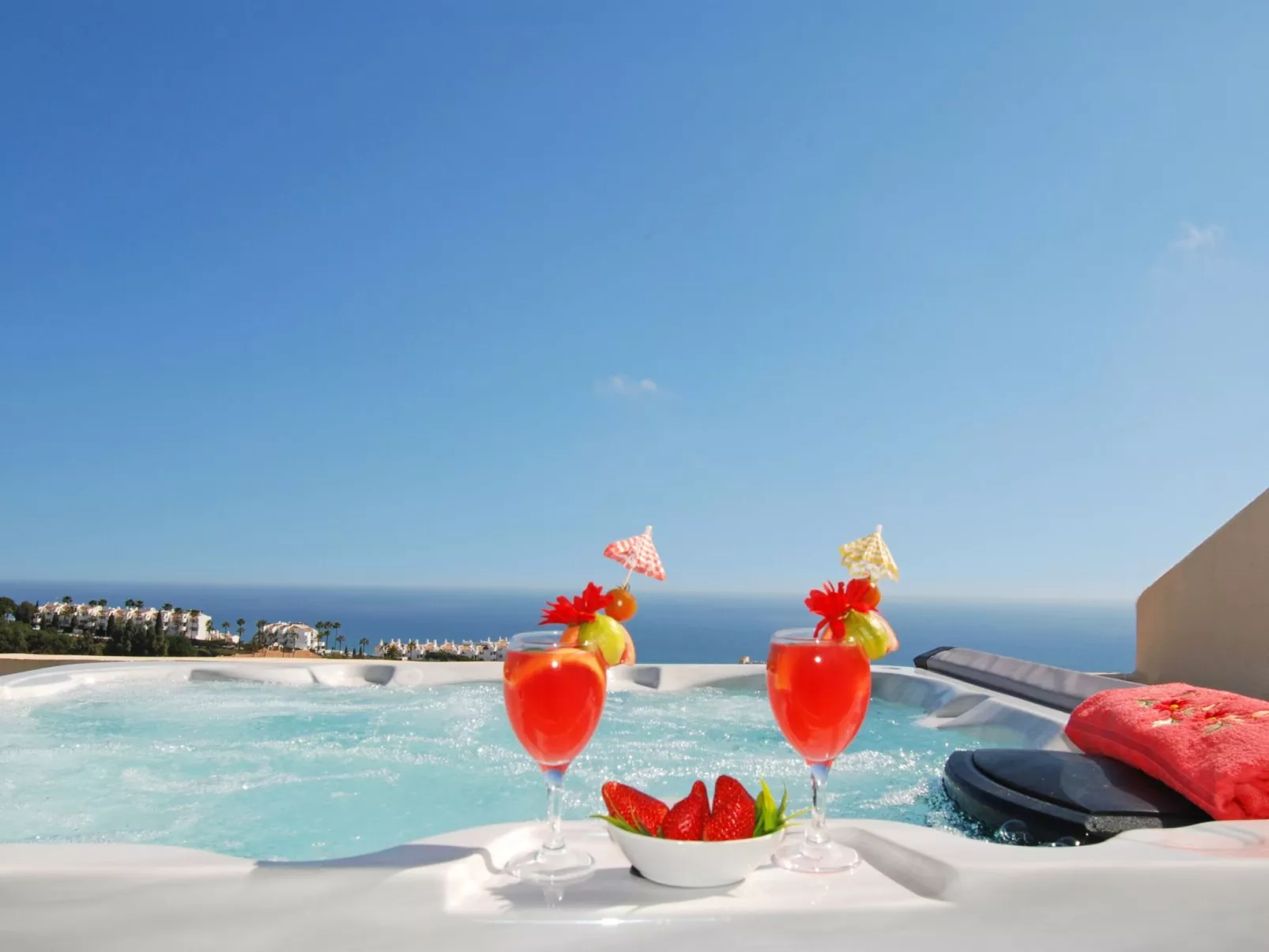 Penthouse, Jacuzzi, Meerblick, BBQ,wifi, AC - Dehors