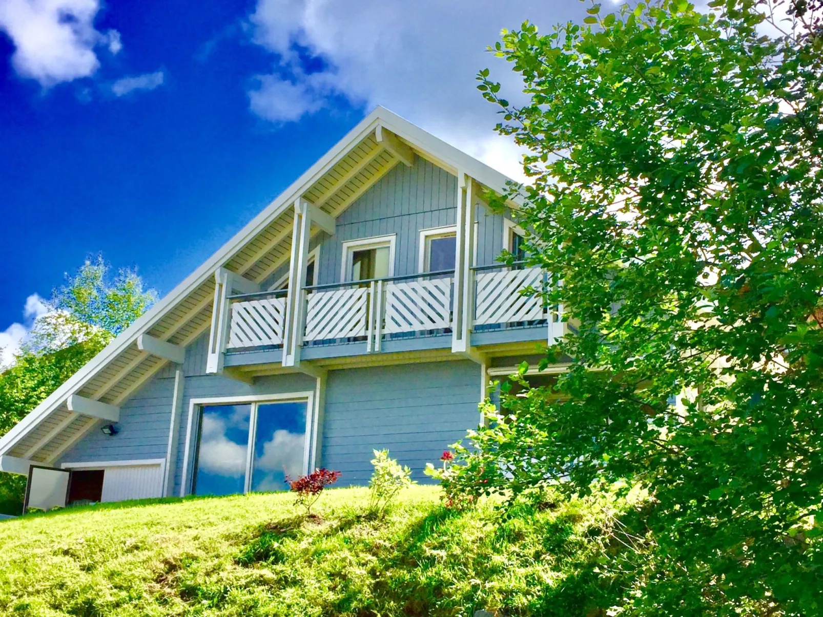 Chalet "Le Flocon Bleu" mit Blick auf das Wasser - Image-tags.info