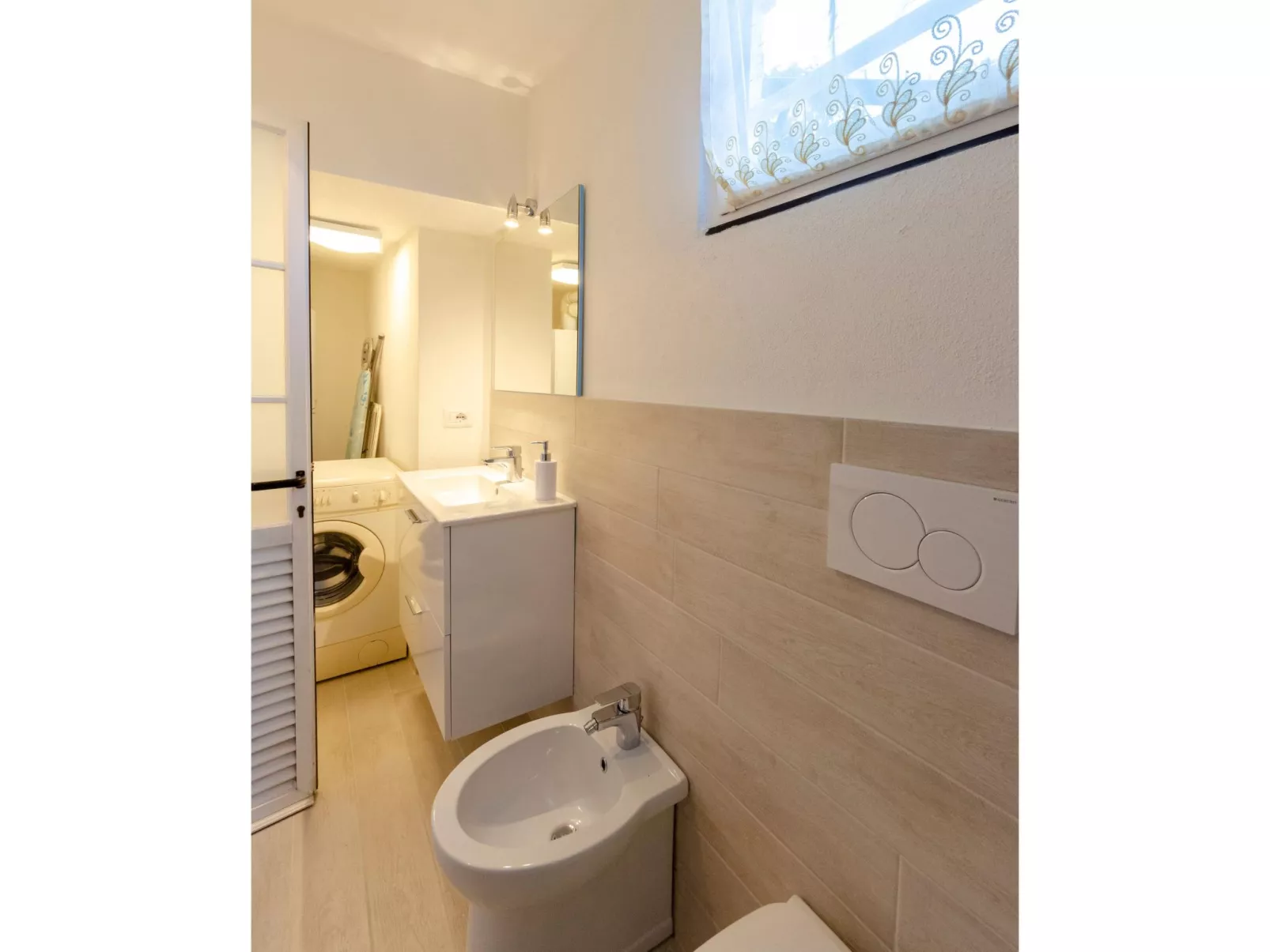 Einzimmerwohnung mit Terrasse und Blick auf den Berg - Image-tags.info