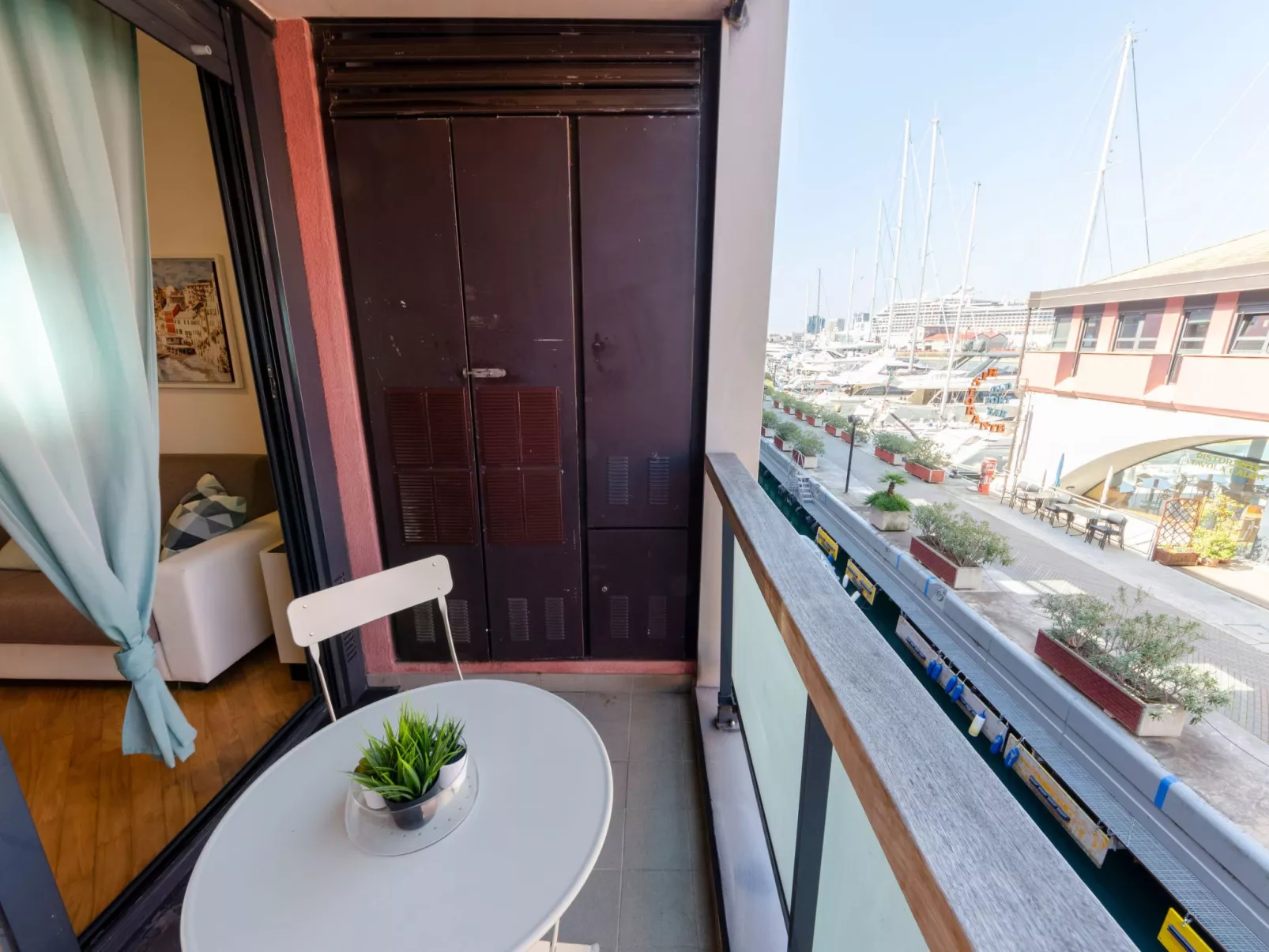 Dock of the Bay Genova, 2b 1b, 2 garage e balcone - Image-tags.info