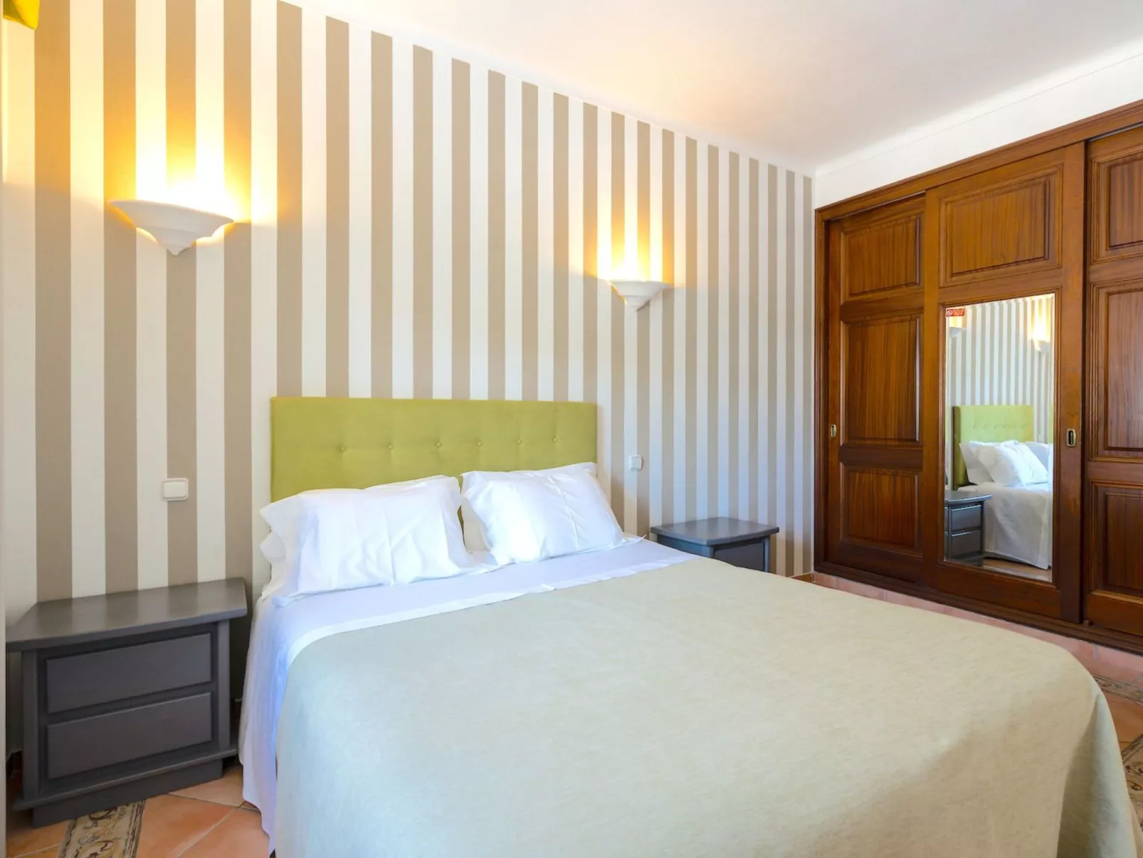 7 Schlafzimmer Villa, Familie, Kinder, Gruppen, Strand, Pool, Garten - Image-tags.info