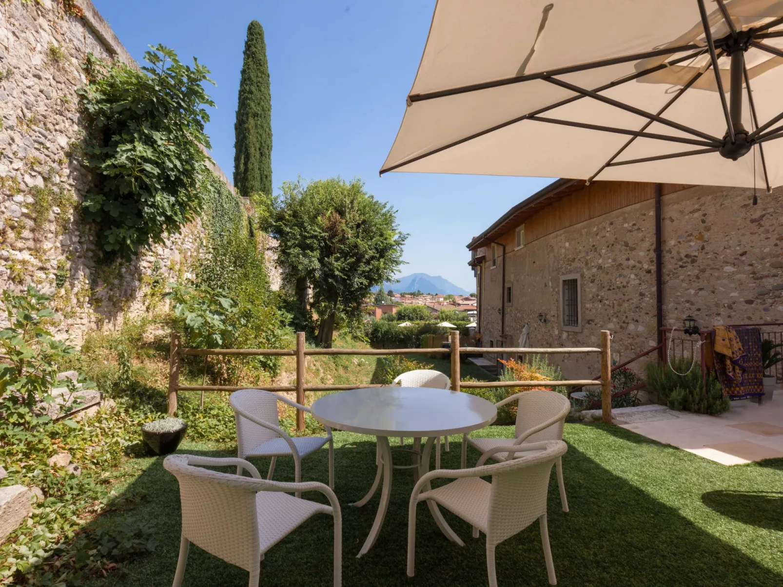 Loft in San Felice Del Benaco mit Terrasse - Image-tags.info