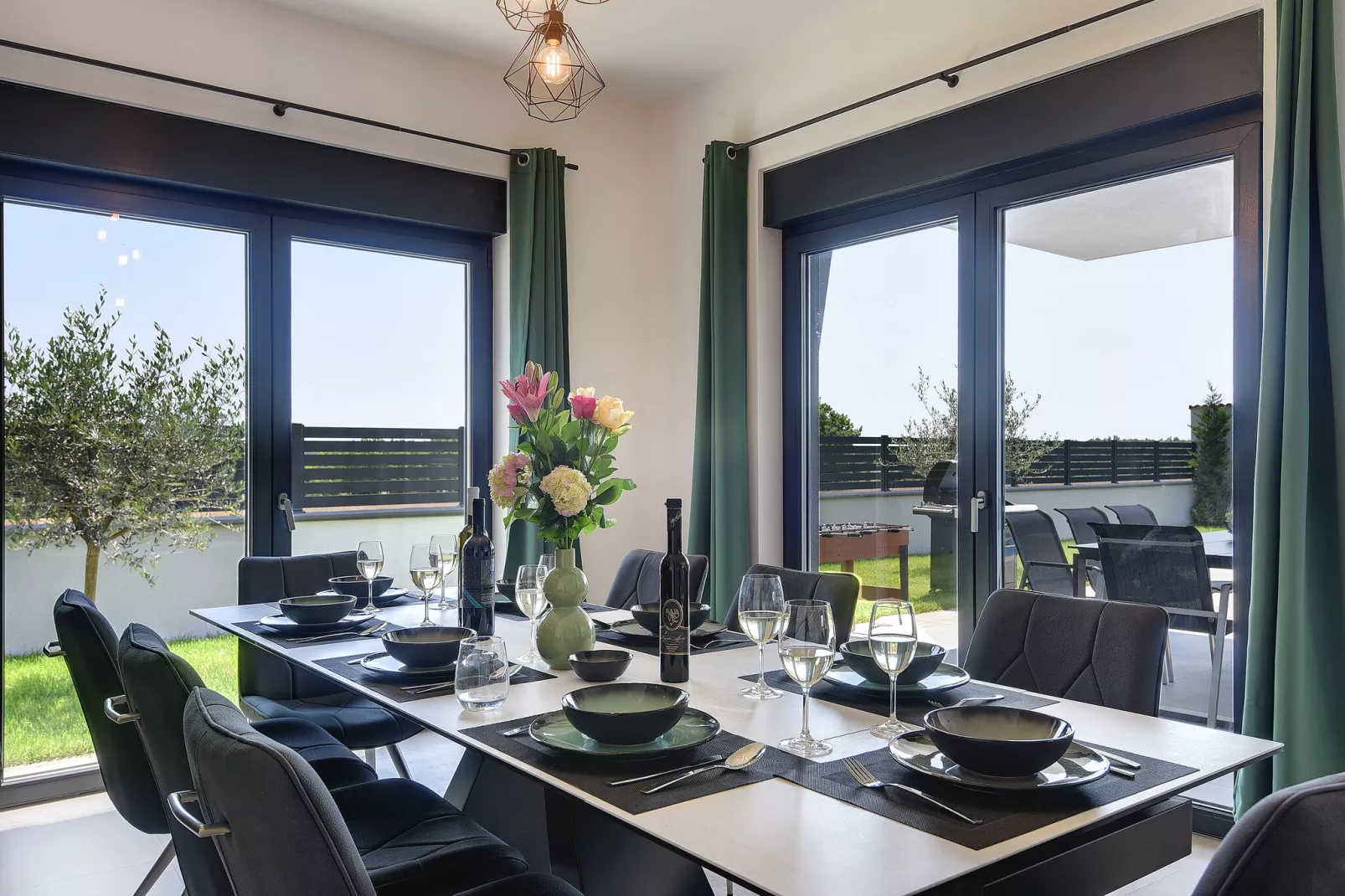 Villa Tika-Dining room