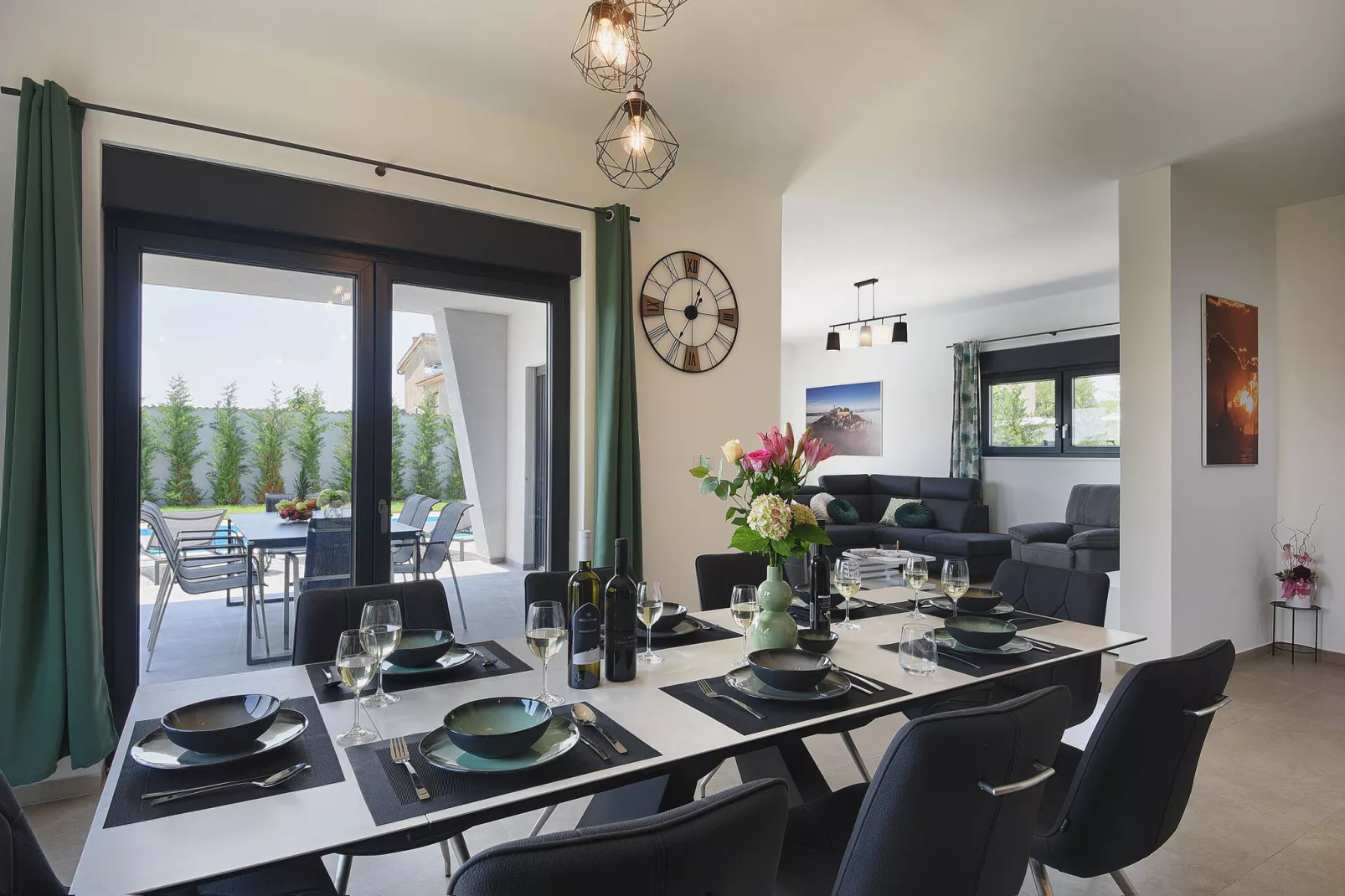 Villa Tika-Dining room