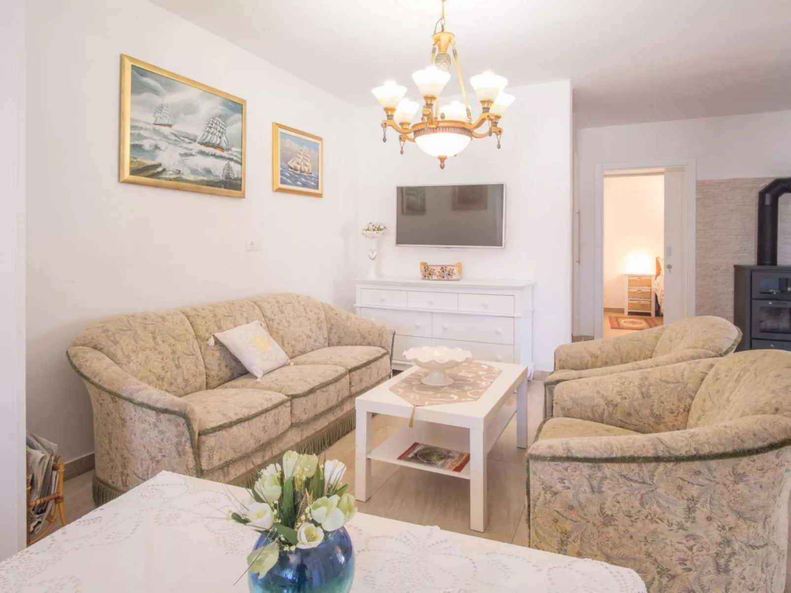 "Mela" mit Blick auf das Wasser - Image-tags.info