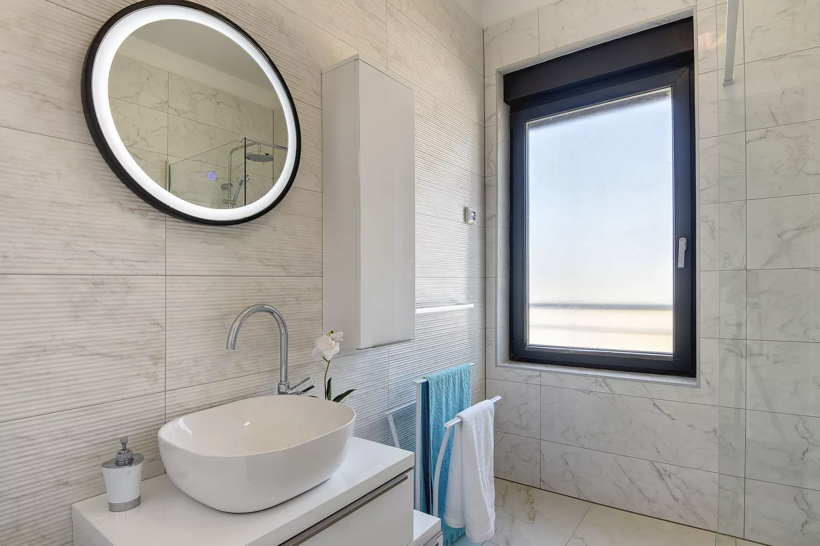 Villa Tika-Bathroom