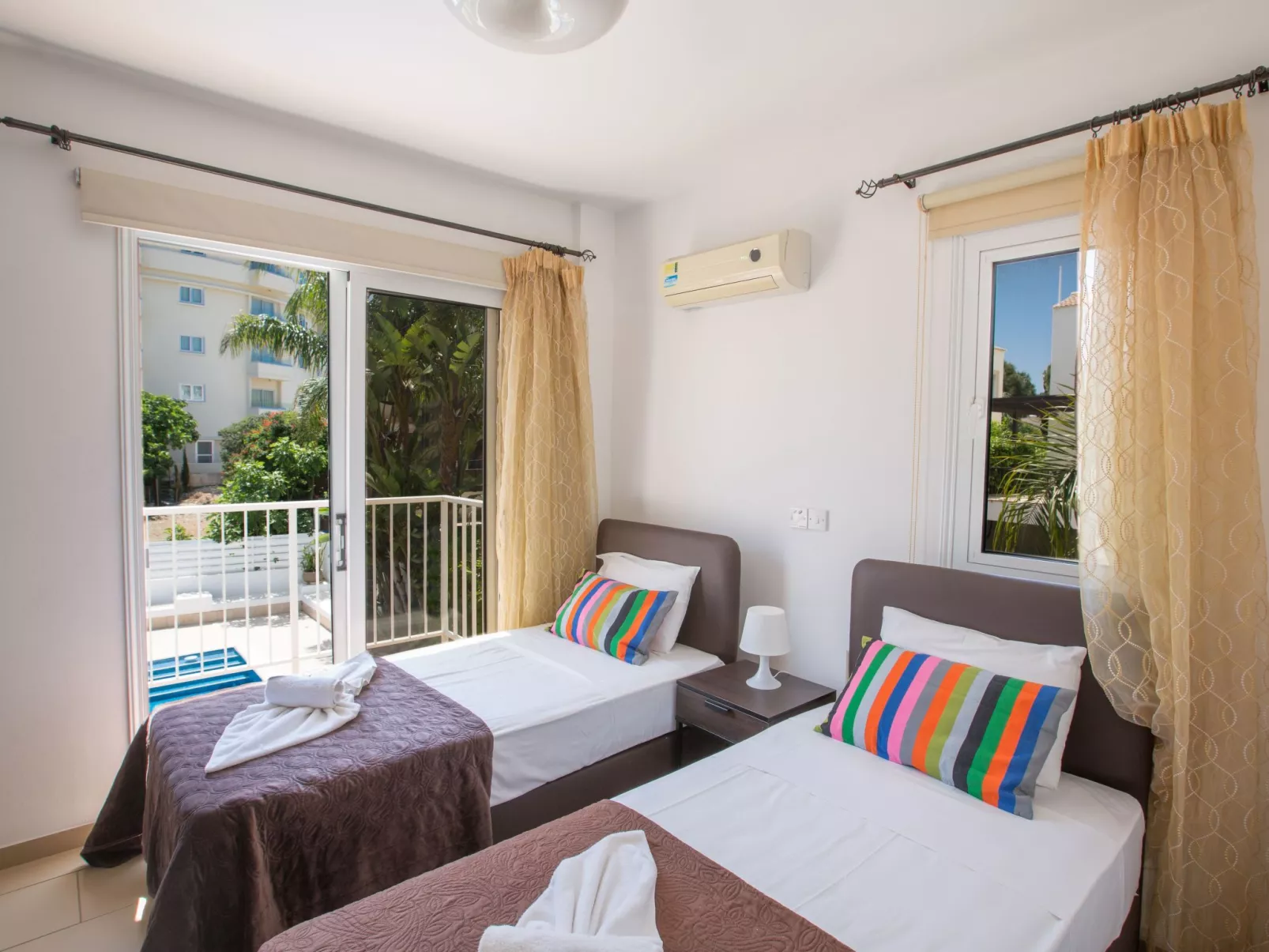 Moderne Ferienvilla PV5 mit großem Garten - Image-tags.info