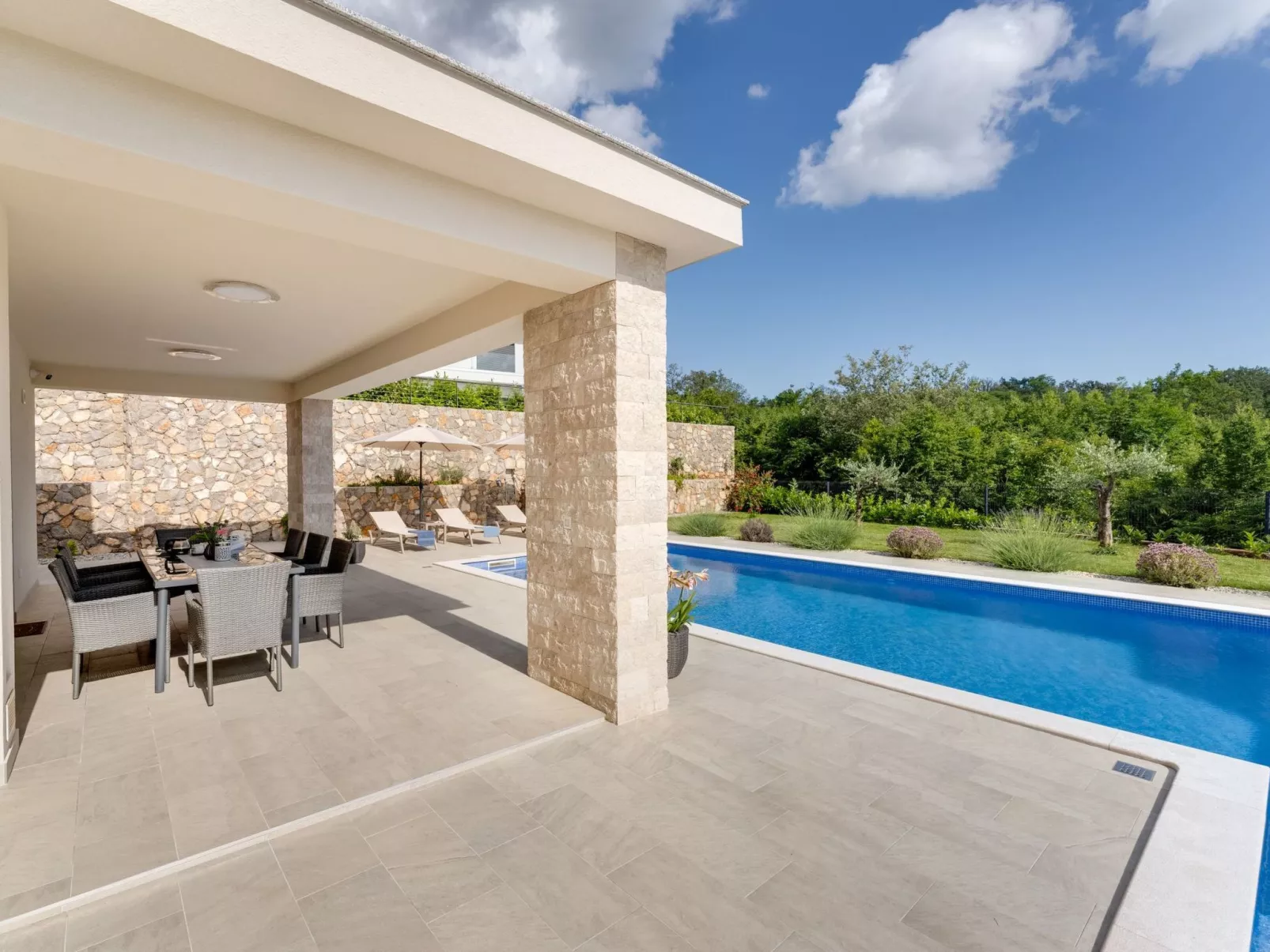 Schone Villa mit Pool, Meerblick, Strand - Image-tags.info