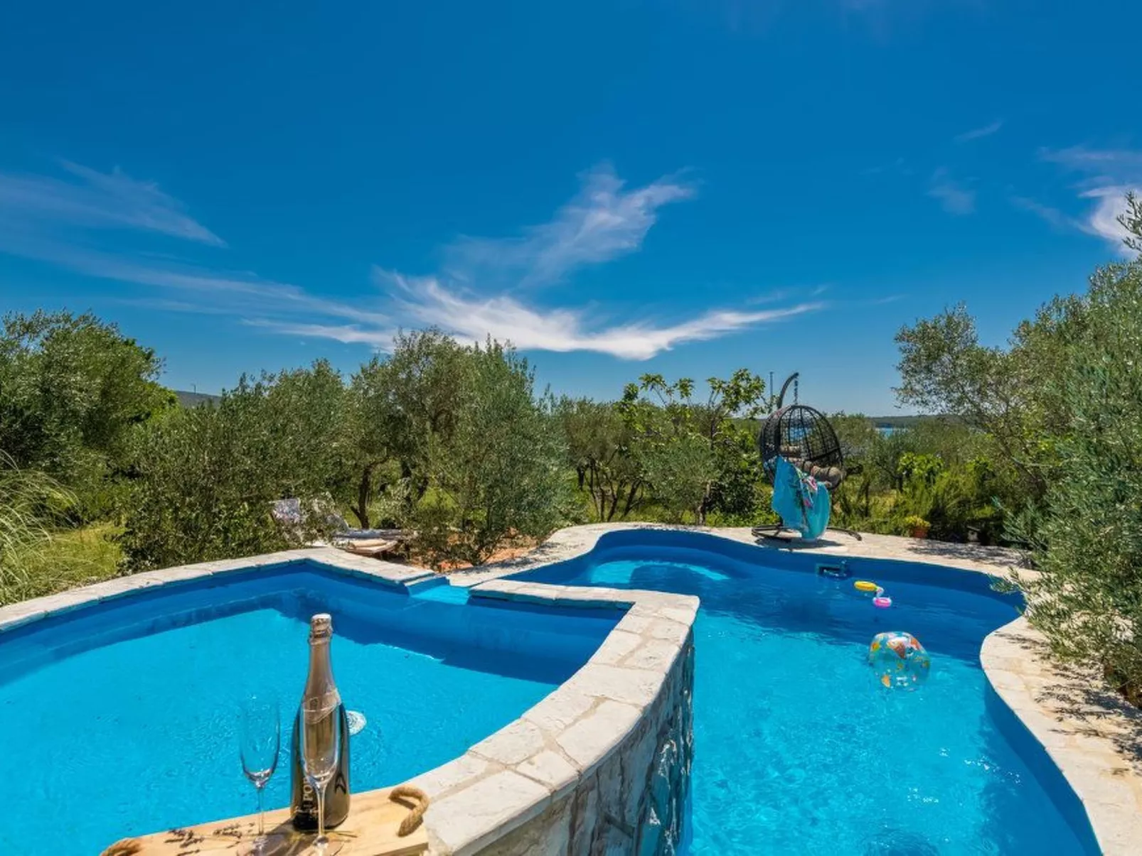 Haus mit Pool, 50 Meter vom Meer entfernt - Image-tags.info