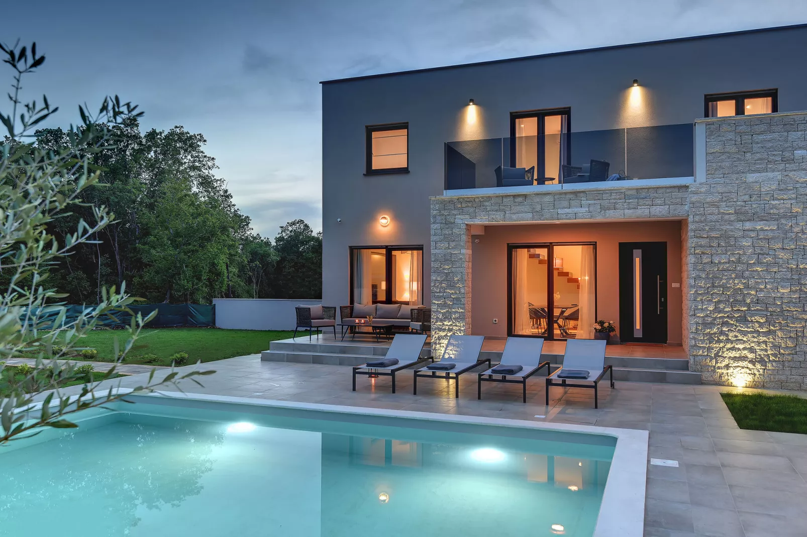 Villa Lobe-Exterior summer