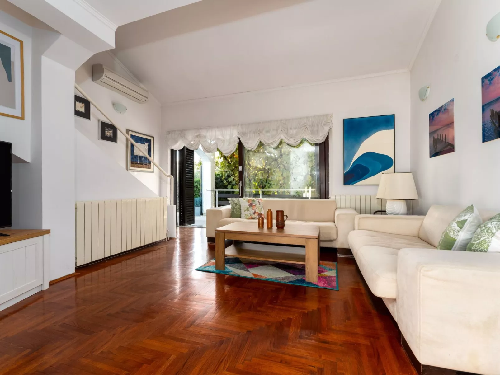 Mit Pool, großer Garten - Image-tags.info