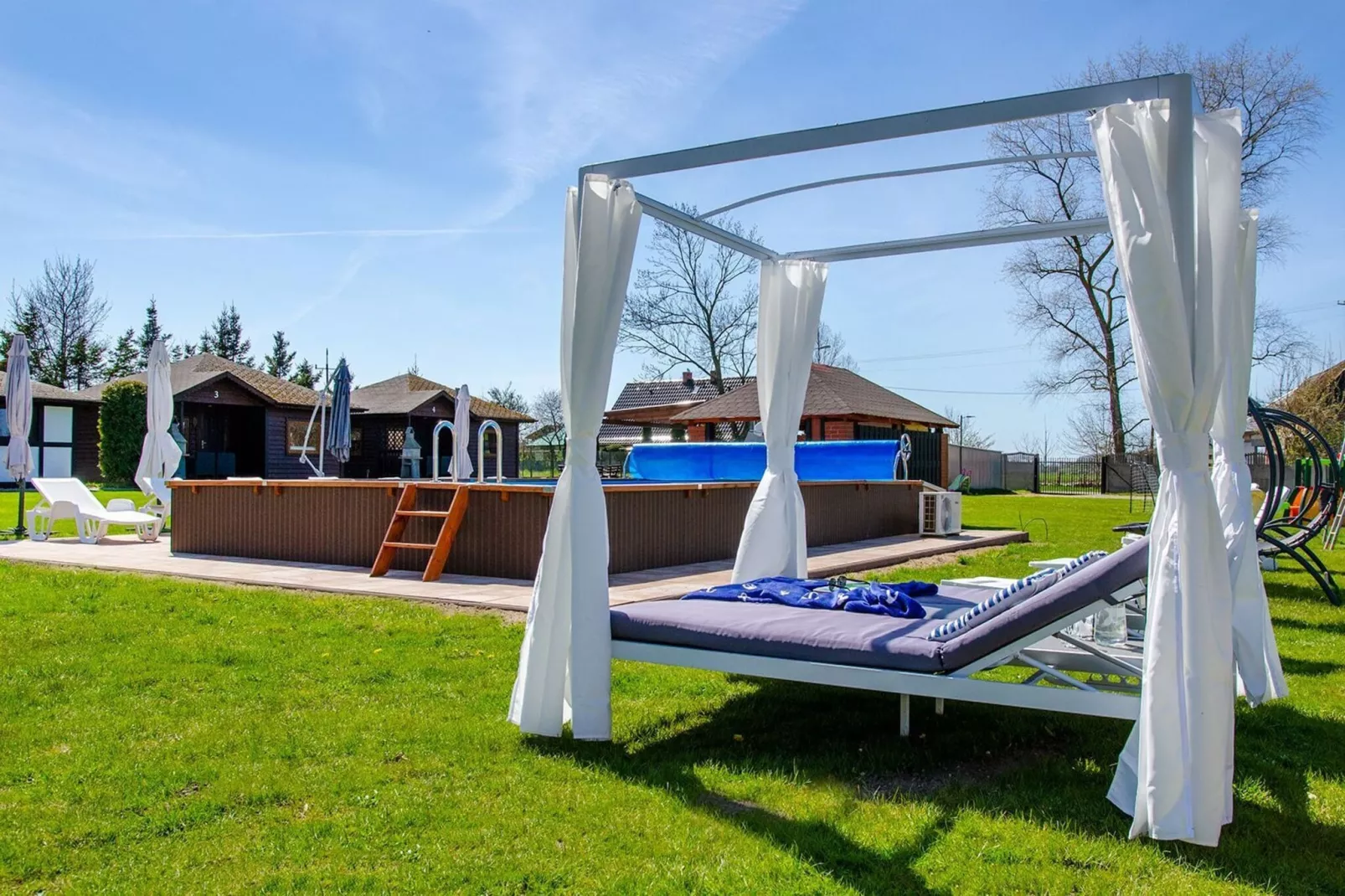 	Domki parterowe TYP A Łącko - Gardens in summer