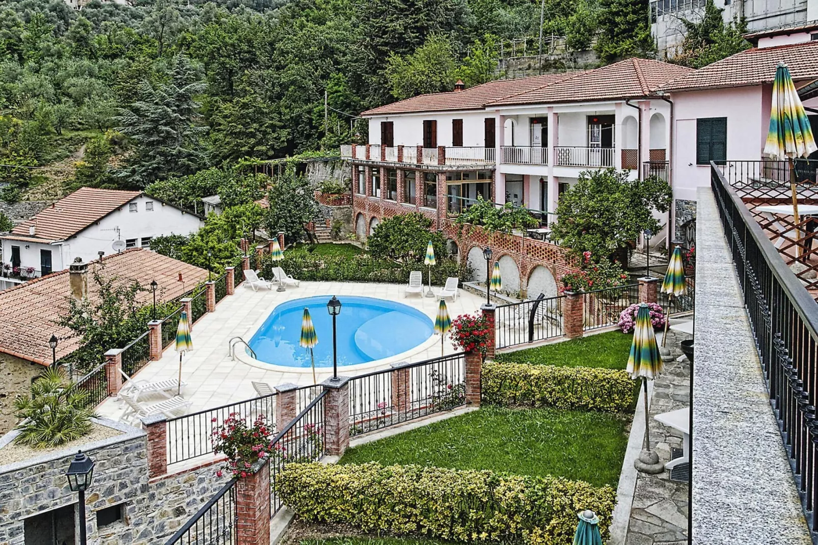 Agri-tourism Borgo Ameno Casanova Lerrone TR2 / C6-Piscine