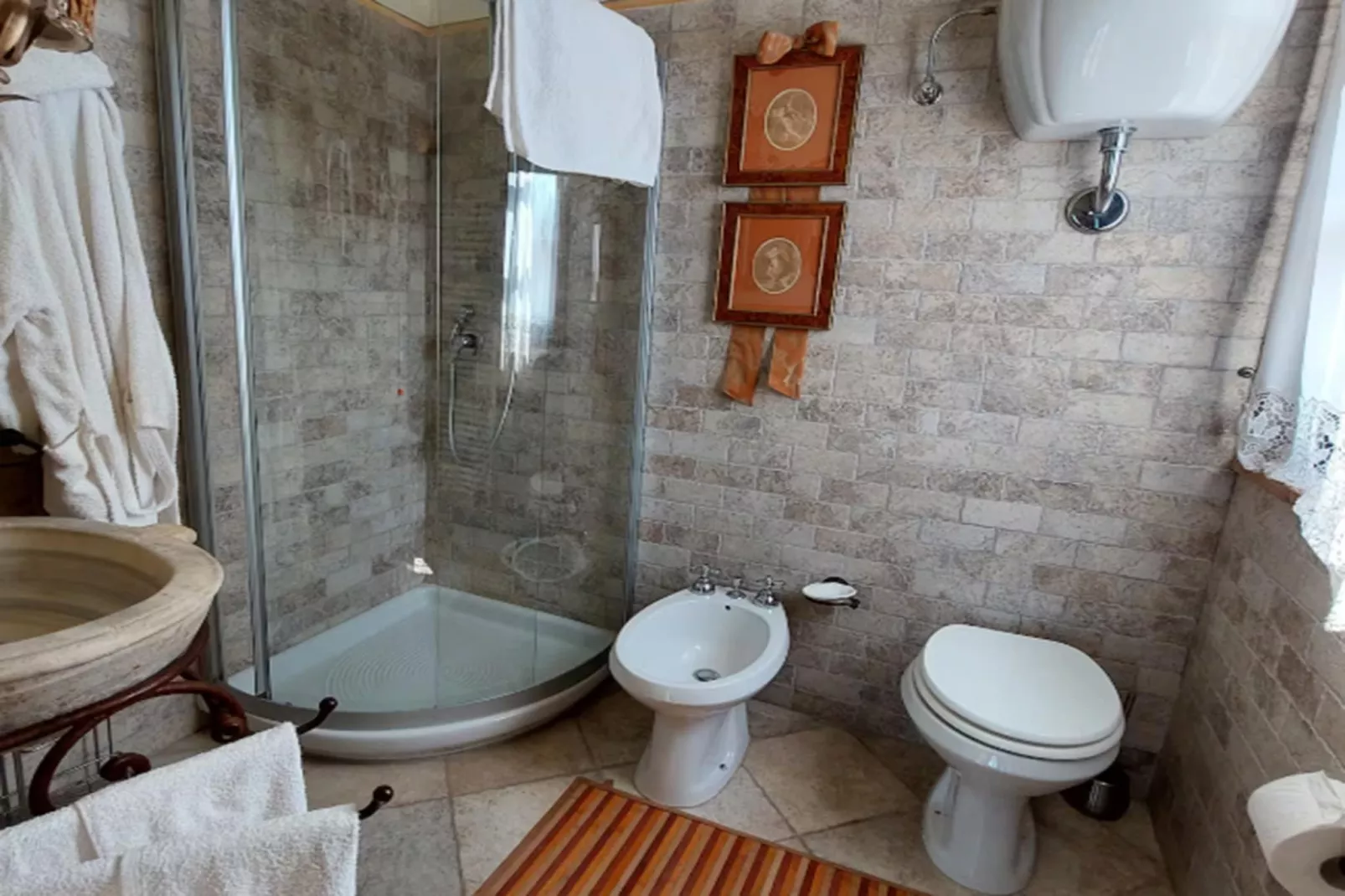 Luna Chiara-Bathroom